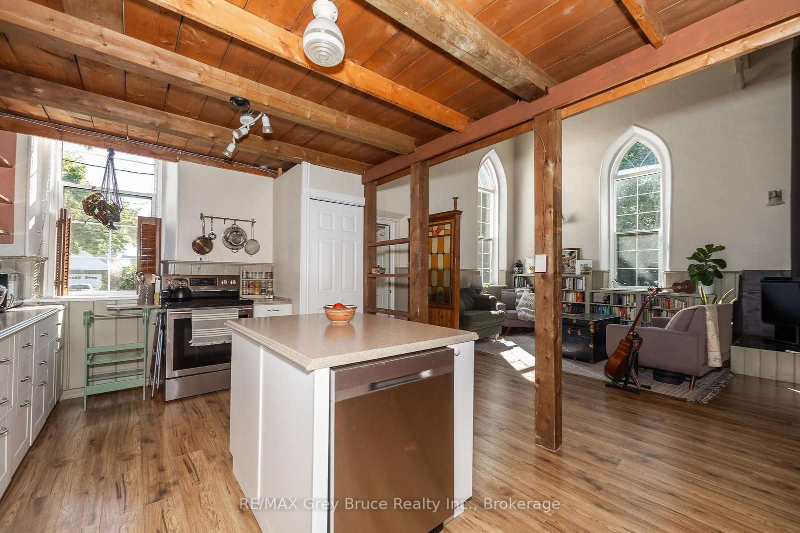 Listing Image 12