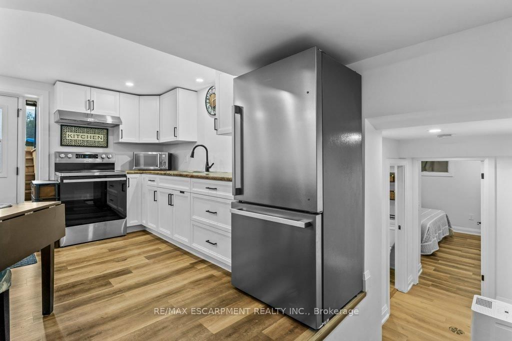 Detached House sold at 1104 Vansickle Road, St. Catharines, Ontario, L2S 2Z8 - Grapeview - MLS: X12374416