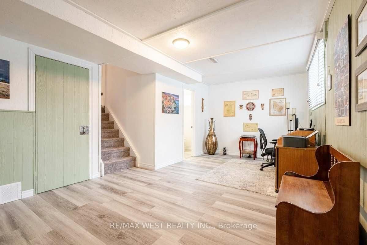 Listing Image 14