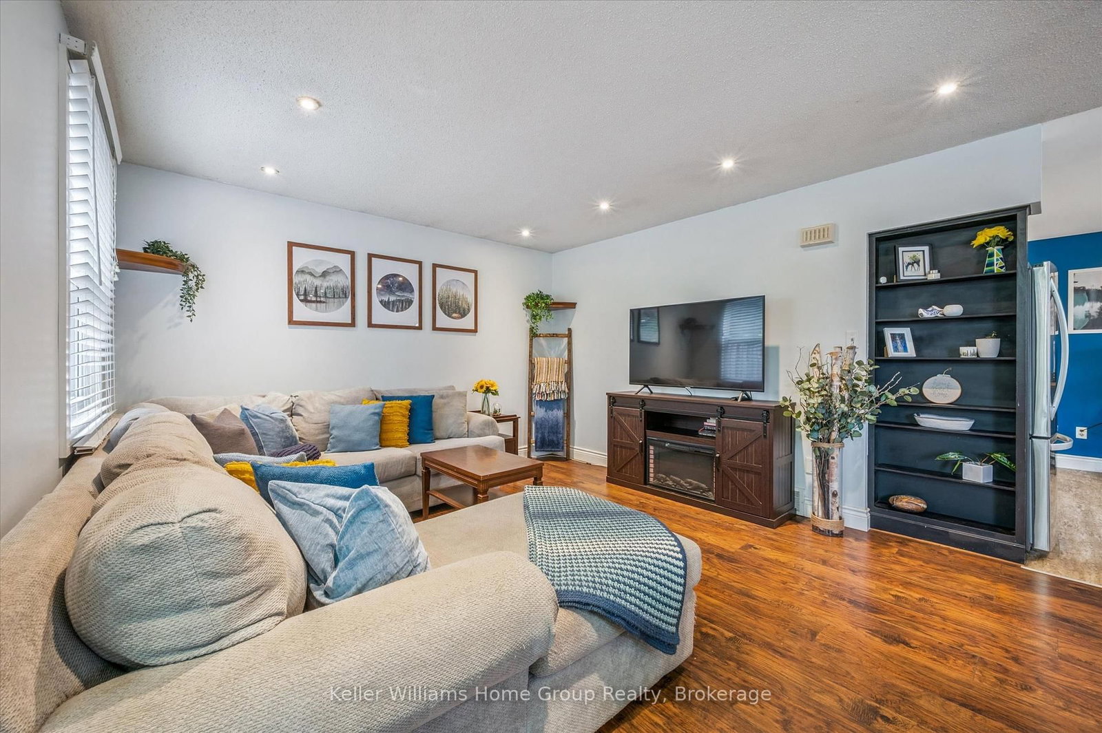 Listing Image 5