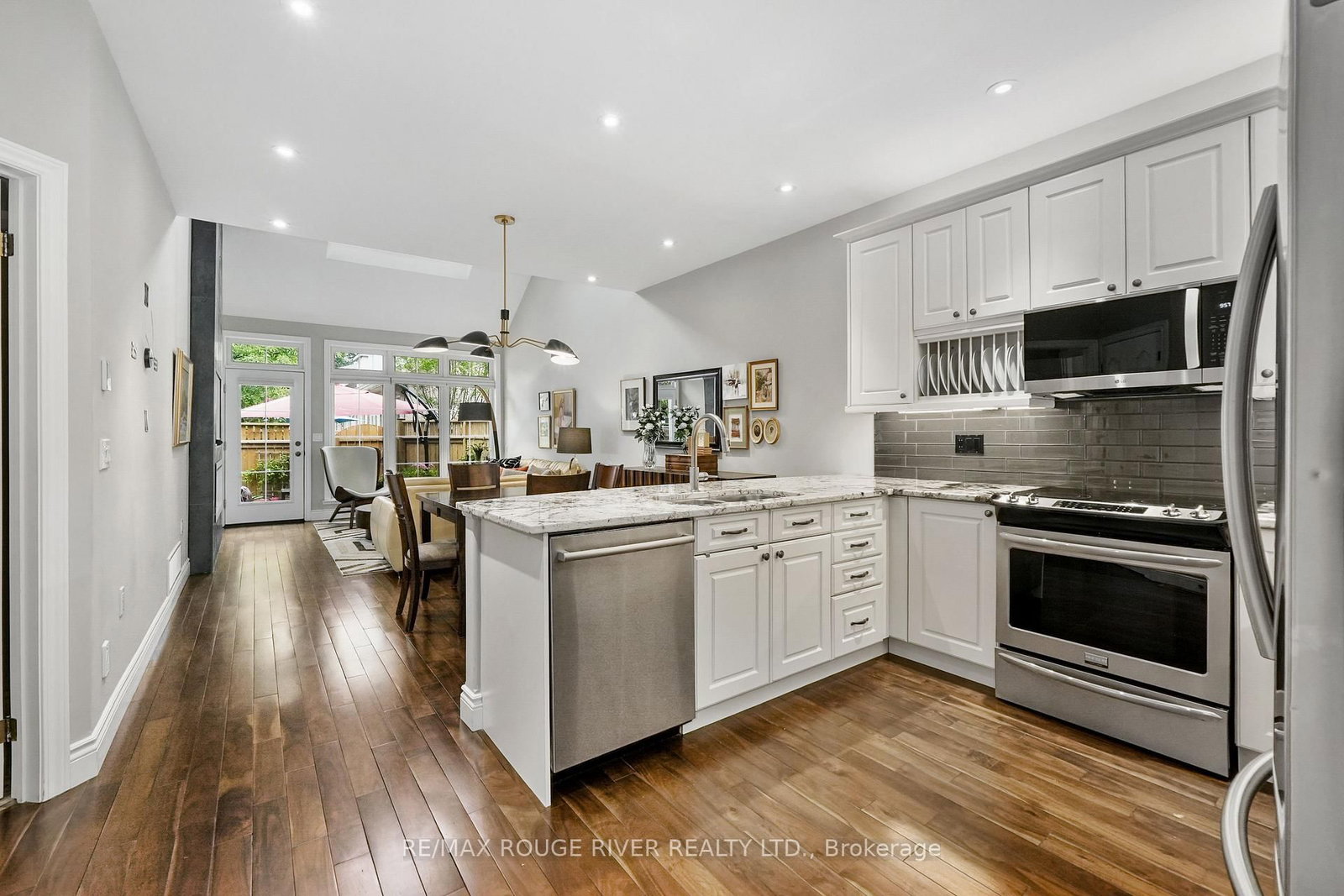 Listing Image 11