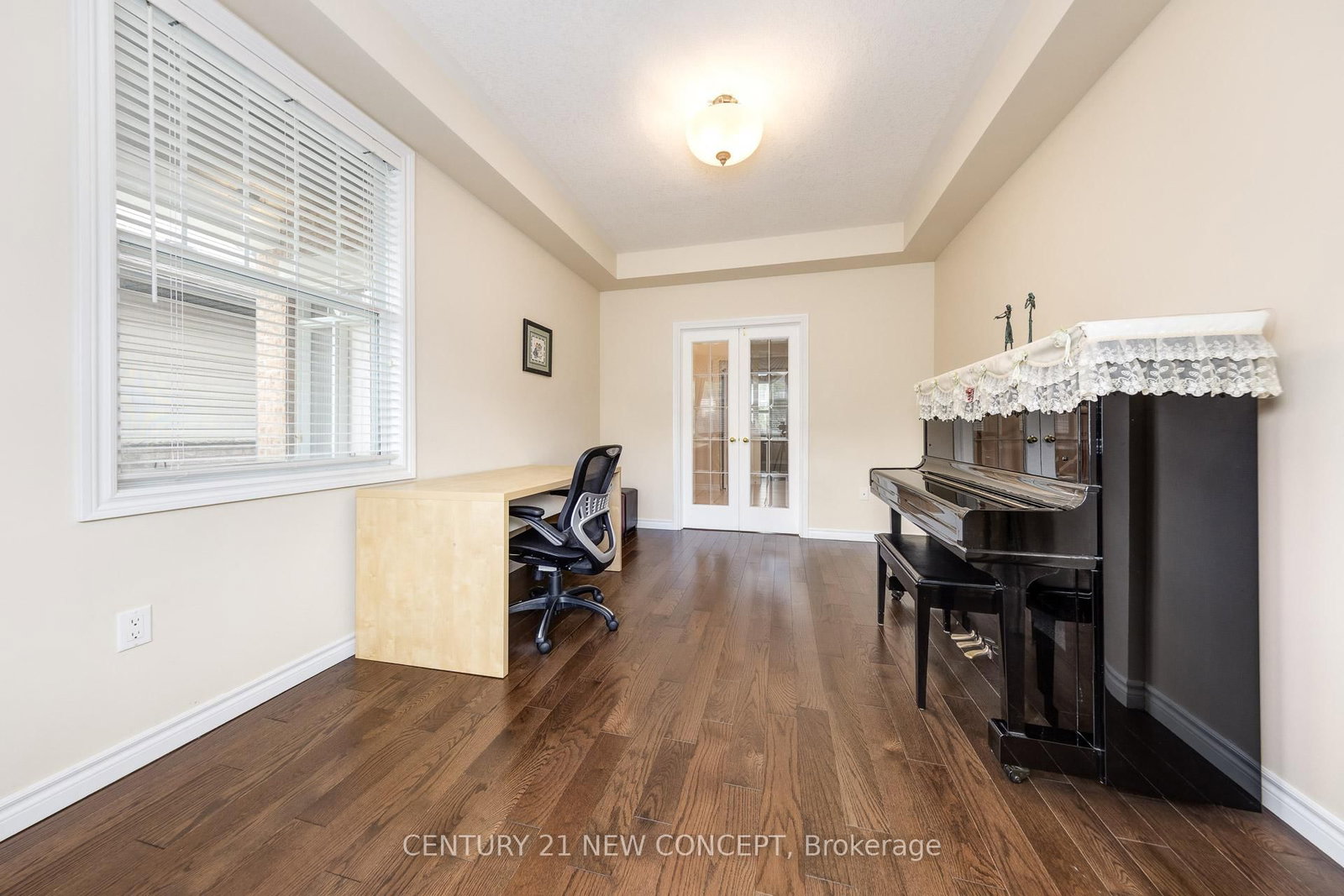 Listing Image 10
