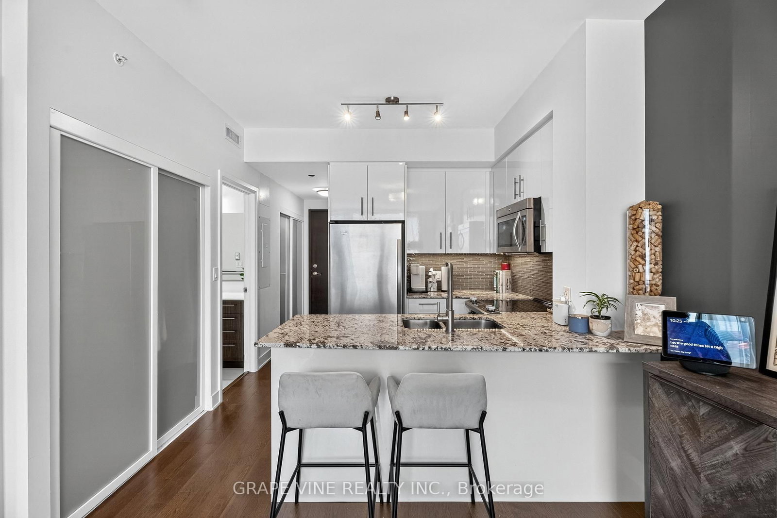 Listing Image 10