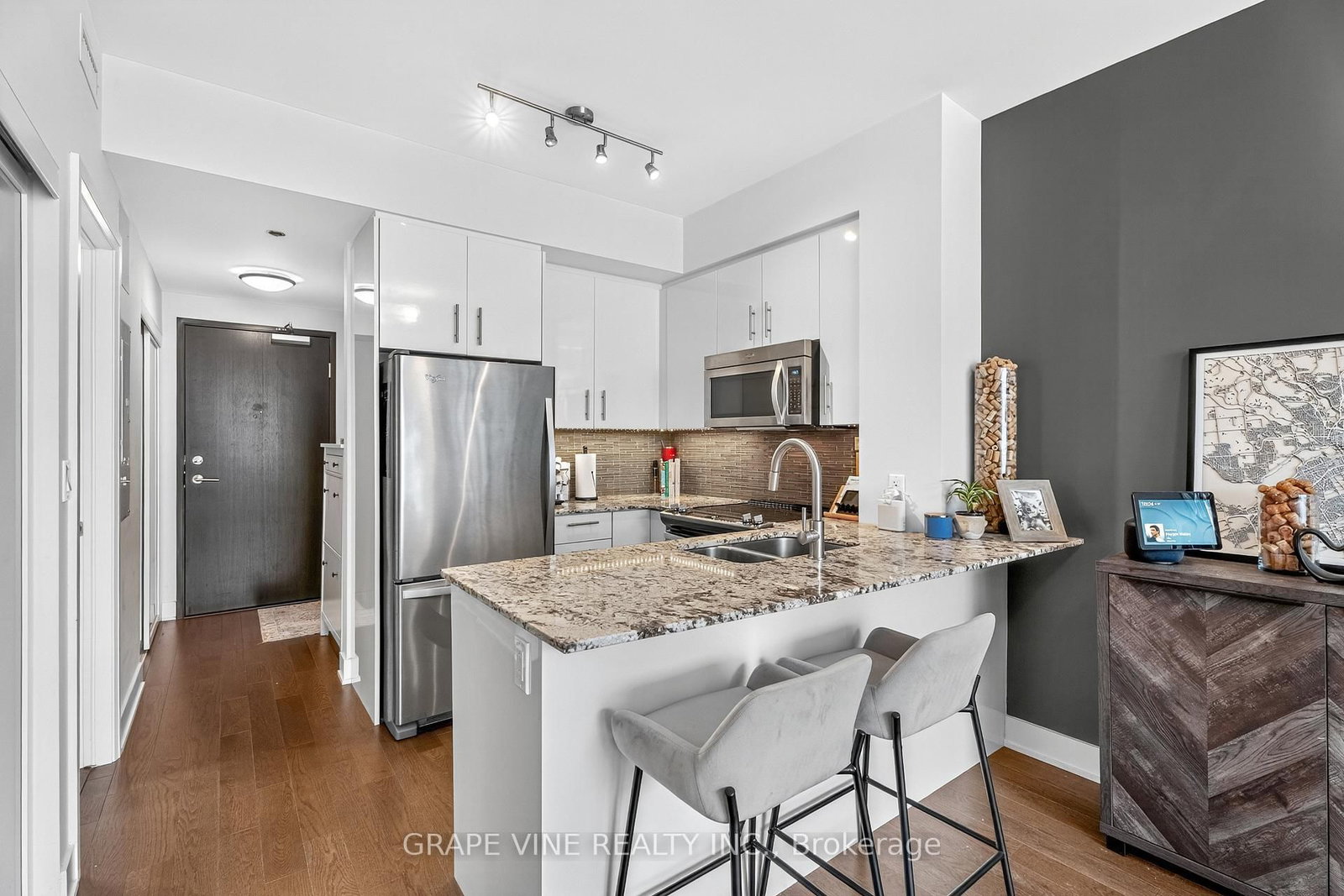 Listing Image 9