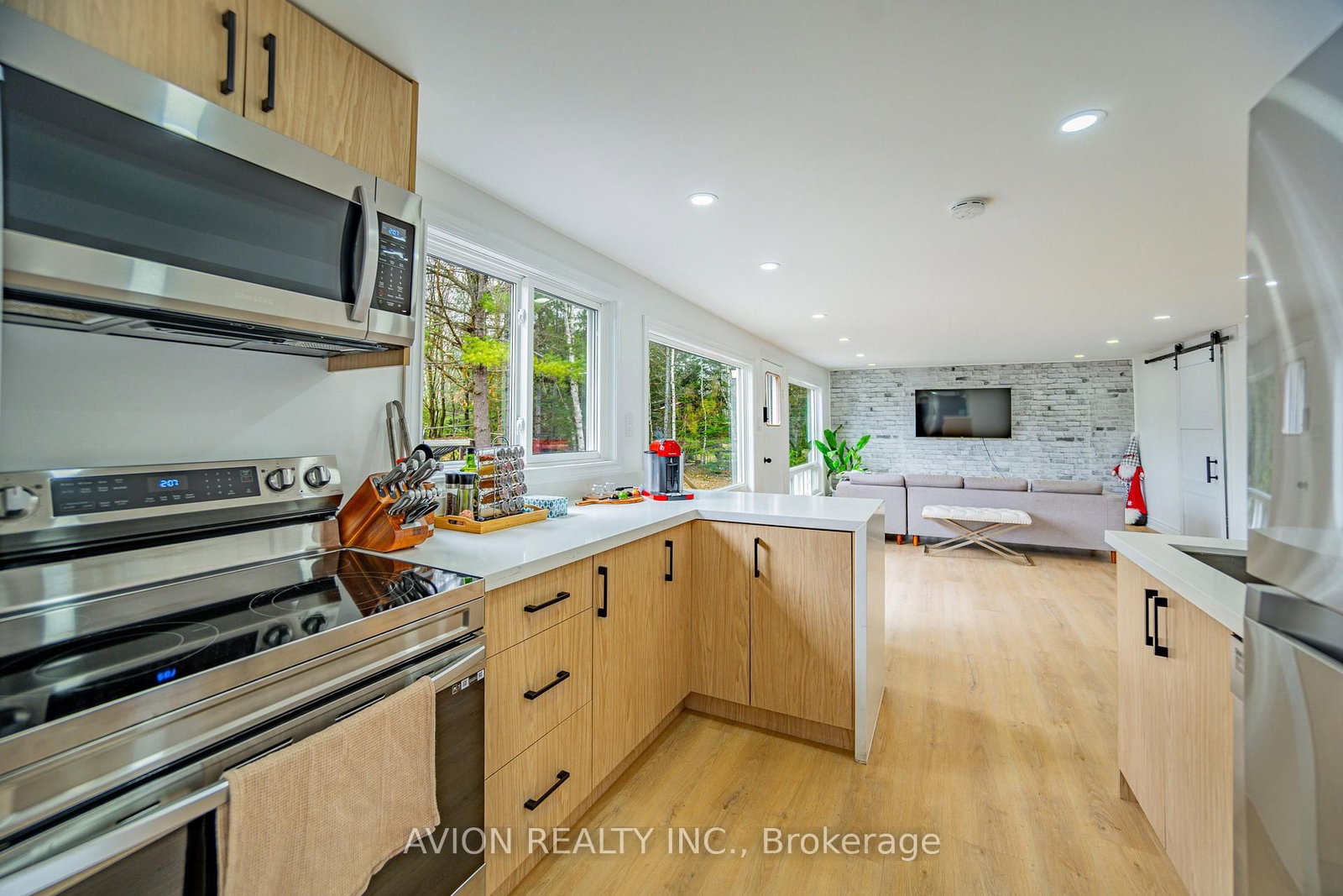 Listing Image 11