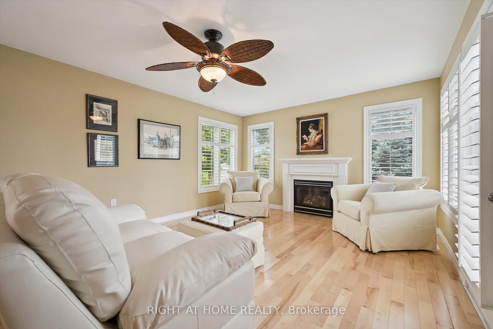Detached House sold at 124 Crumlin Lane, Hamilton, Ontario, L8B 1A5 - Freelton - MLS: X12376119