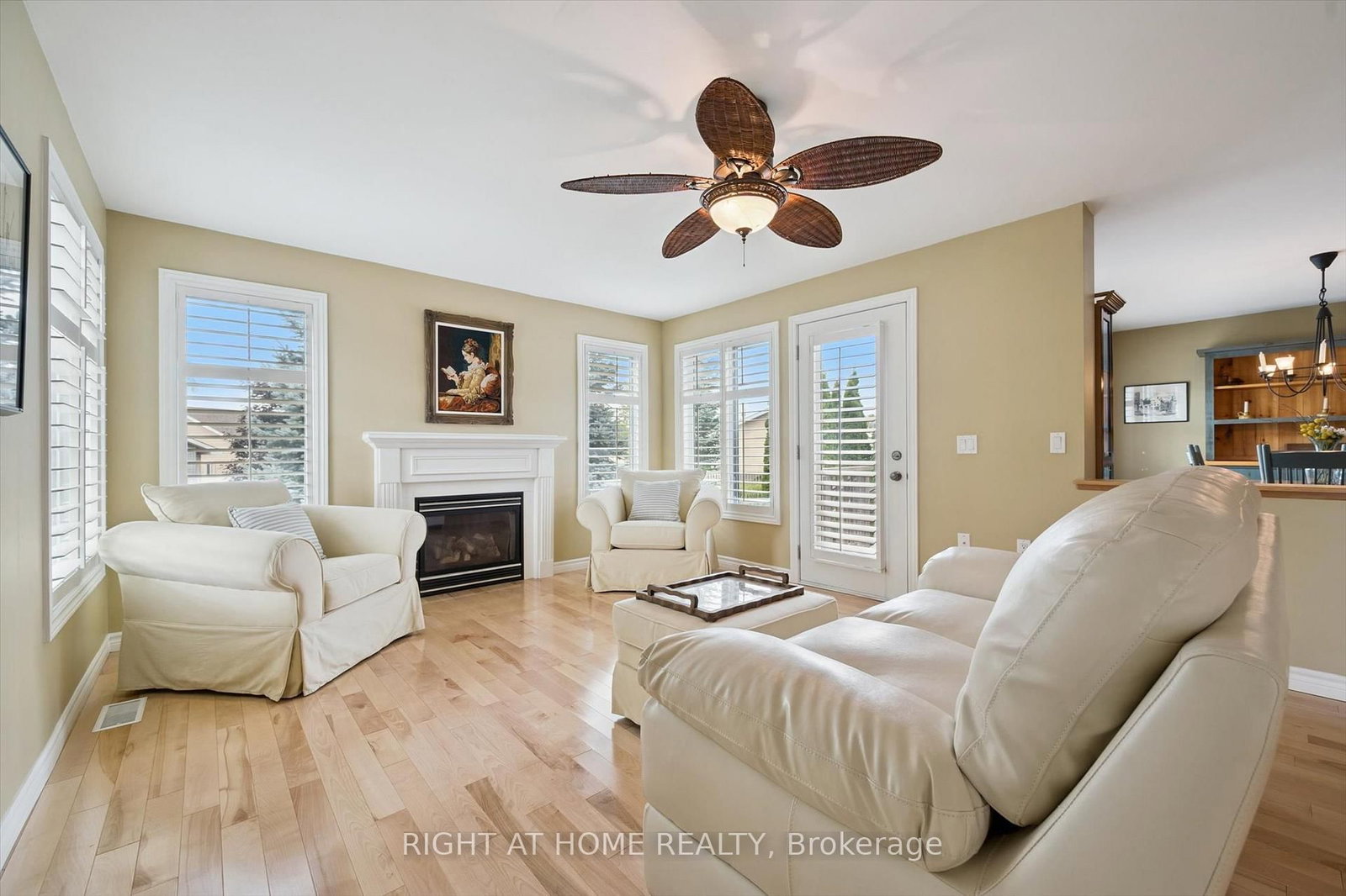 Detached House sold at 124 Crumlin Lane, Hamilton, Ontario, L8B 1A5 - Freelton - MLS: X12376119