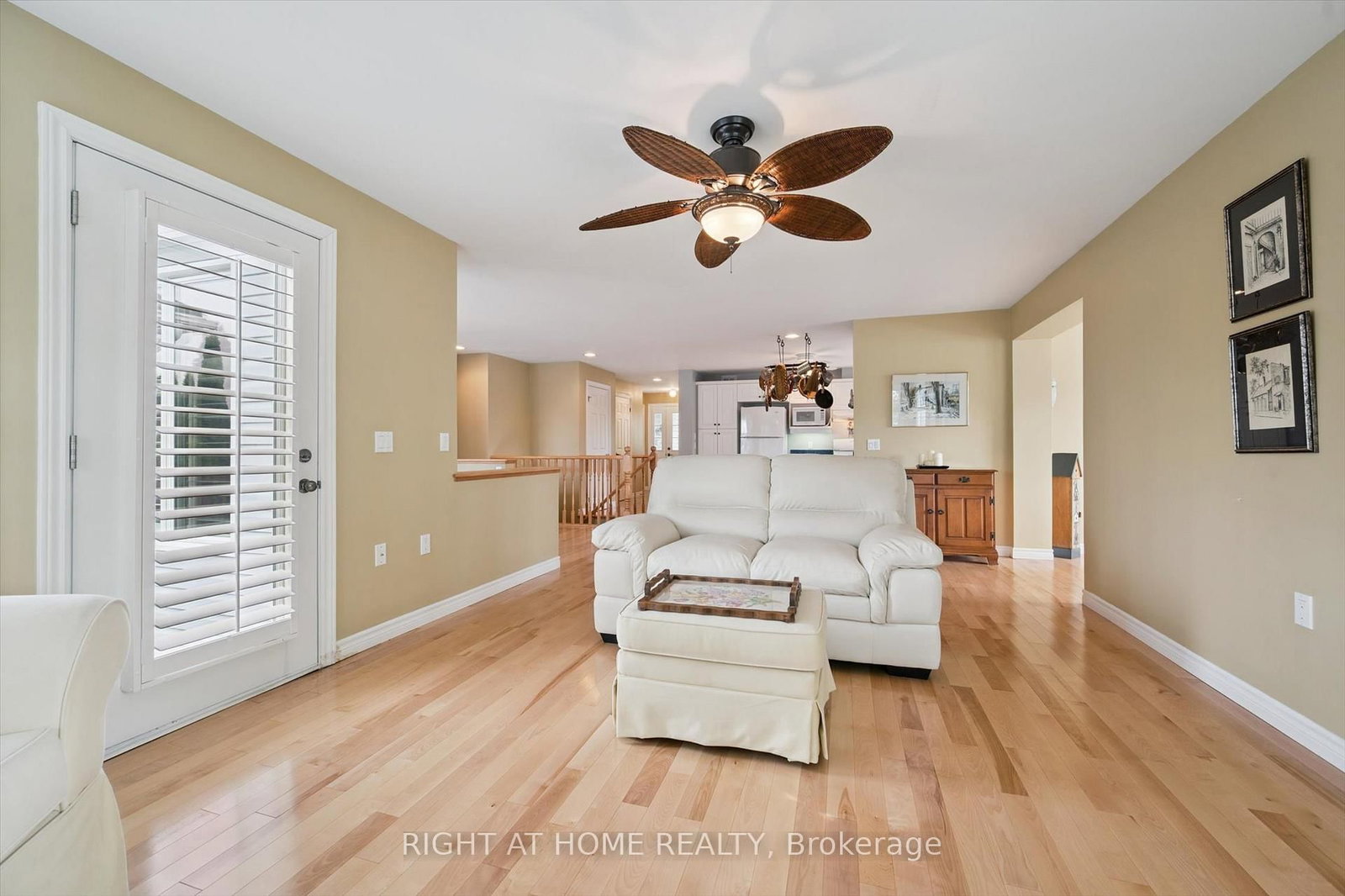 Detached House sold at 124 Crumlin Lane, Hamilton, Ontario, L8B 1A5 - Freelton - MLS: X12376119