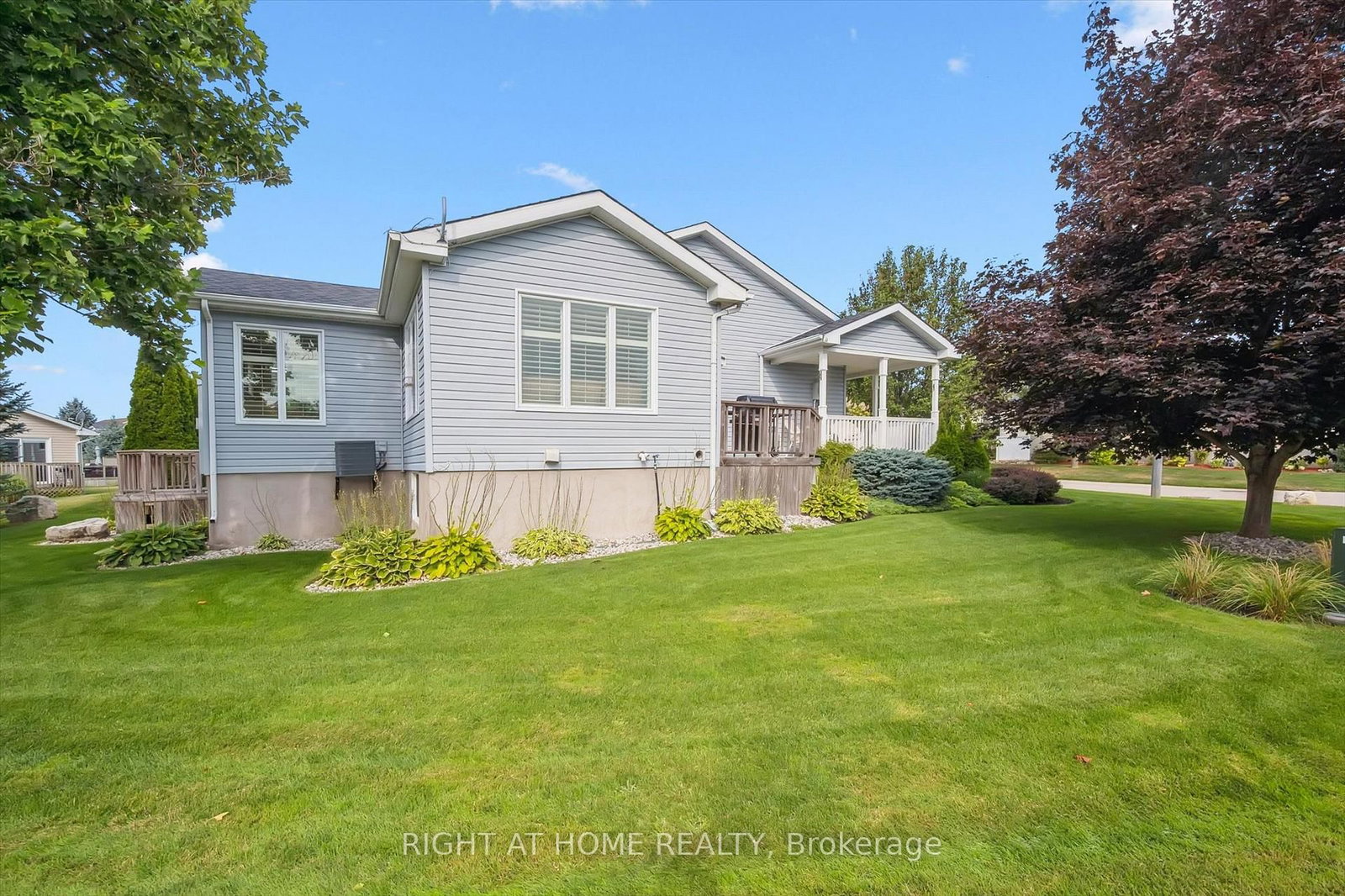 Detached House sold at 124 Crumlin Lane, Hamilton, Ontario, L8B 1A5 - Freelton - MLS: X12376119