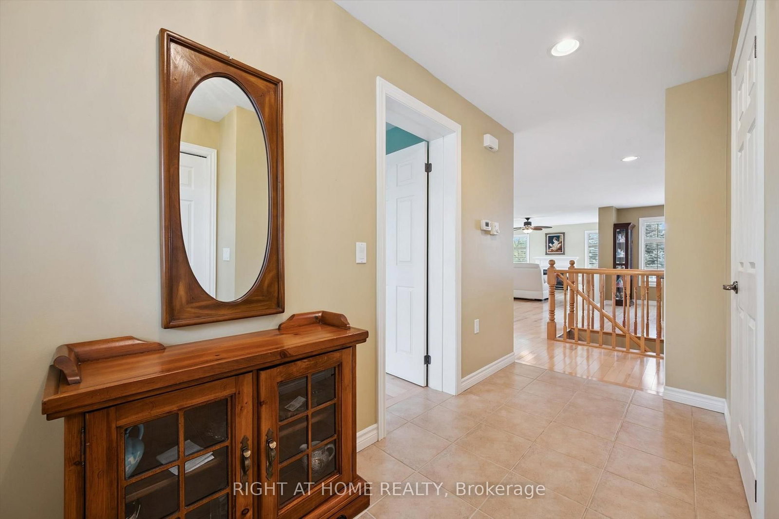 Detached House sold at 124 Crumlin Lane, Hamilton, Ontario, L8B 1A5 - Freelton - MLS: X12376119
