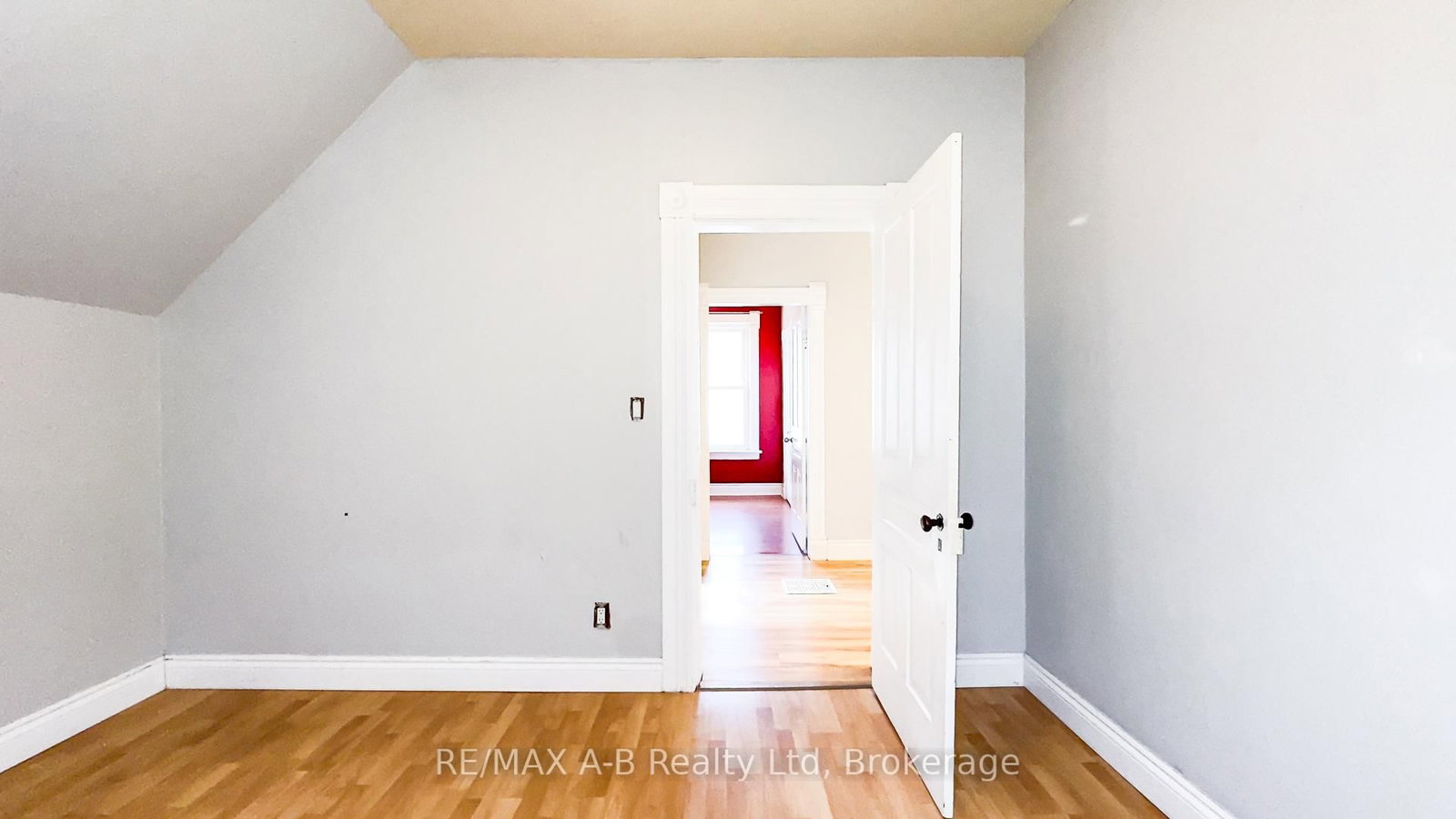 Listing Image 33