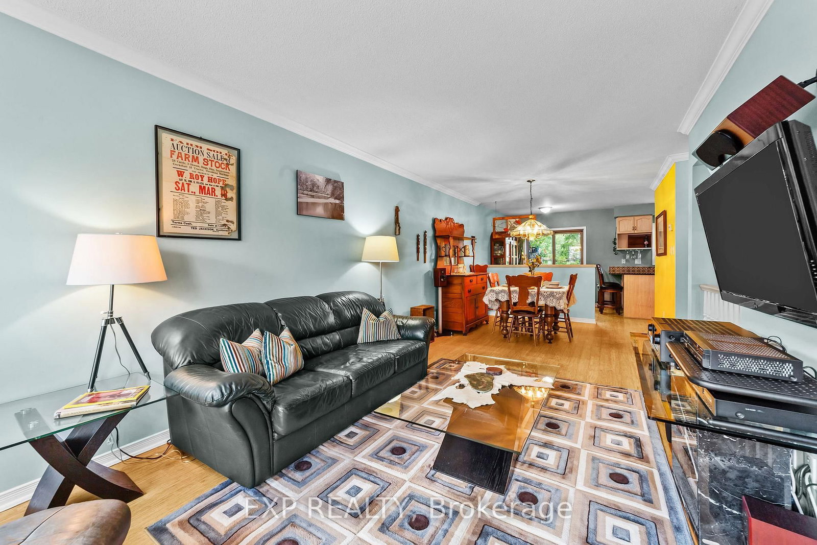 Listing Image 10