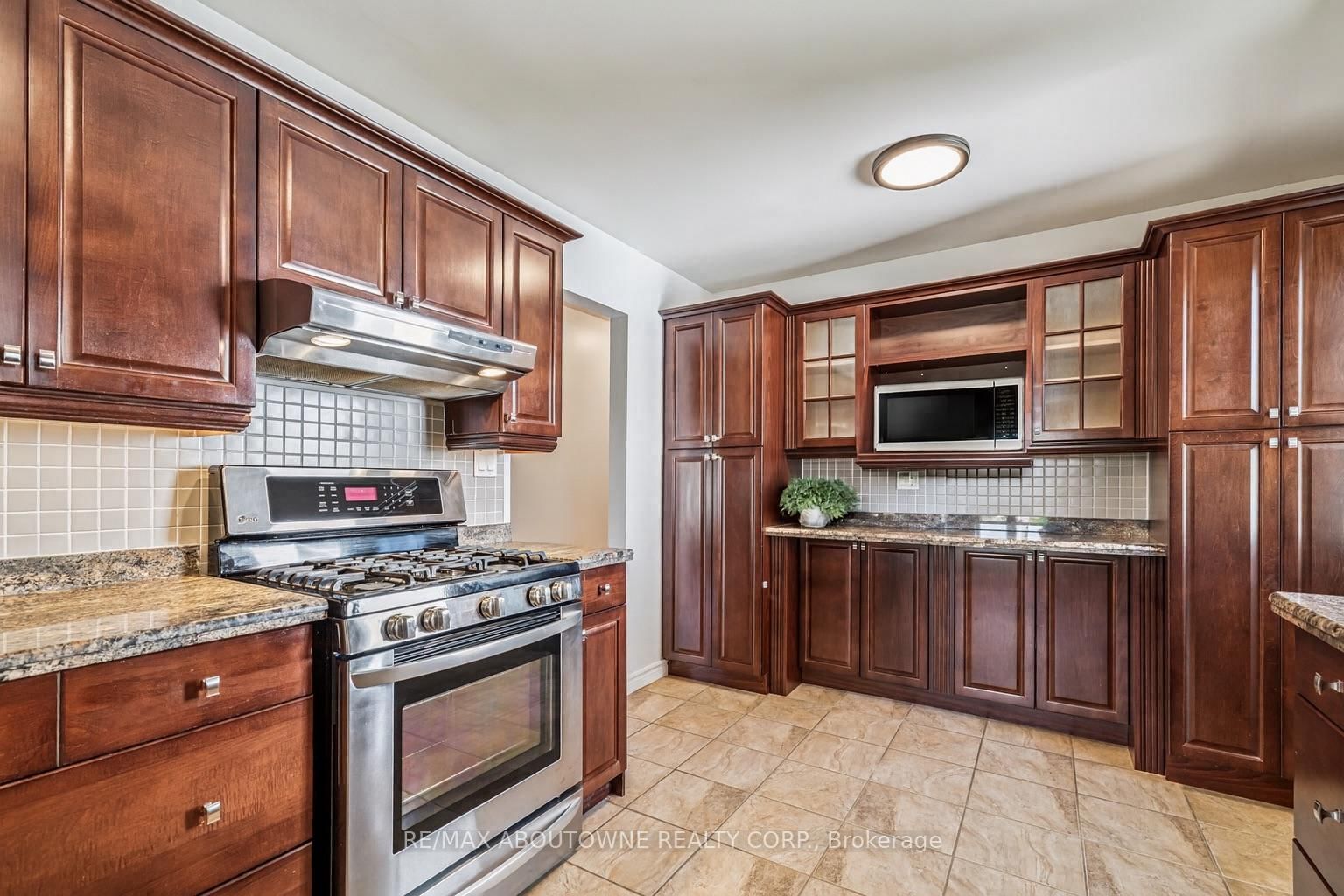 Listing Image 12