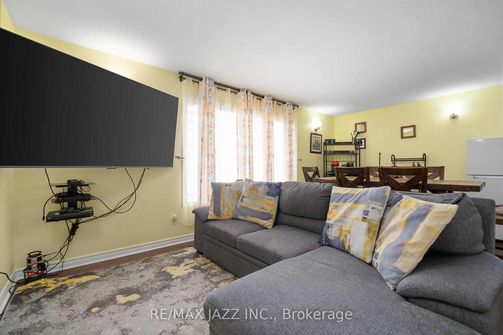 Listing Image 6