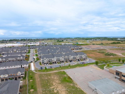 Townhouse leased at 9-40 Zinfandel Drive, Hamilton, Ontario, L8E 0L1 - Winona - MLS: X12376445