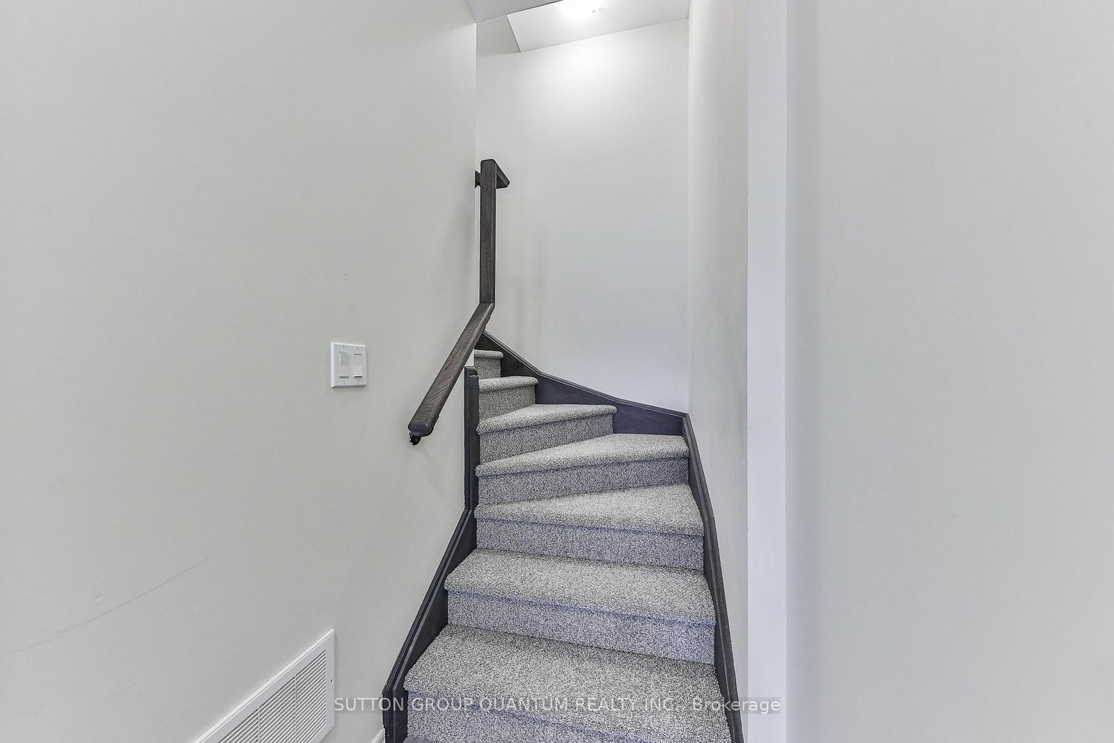 Townhouse leased at 9-40 Zinfandel Drive, Hamilton, Ontario, L8E 0L1 - Winona - MLS: X12376445