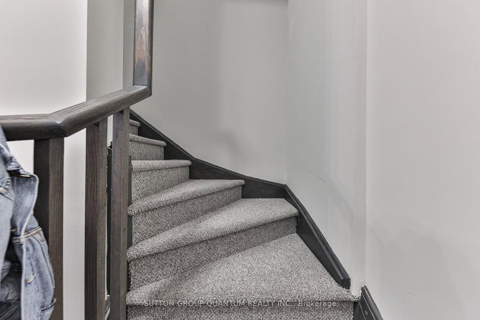 Townhouse leased at 9-40 Zinfandel Drive, Hamilton, Ontario, L8E 0L1 - Winona - MLS: X12376445