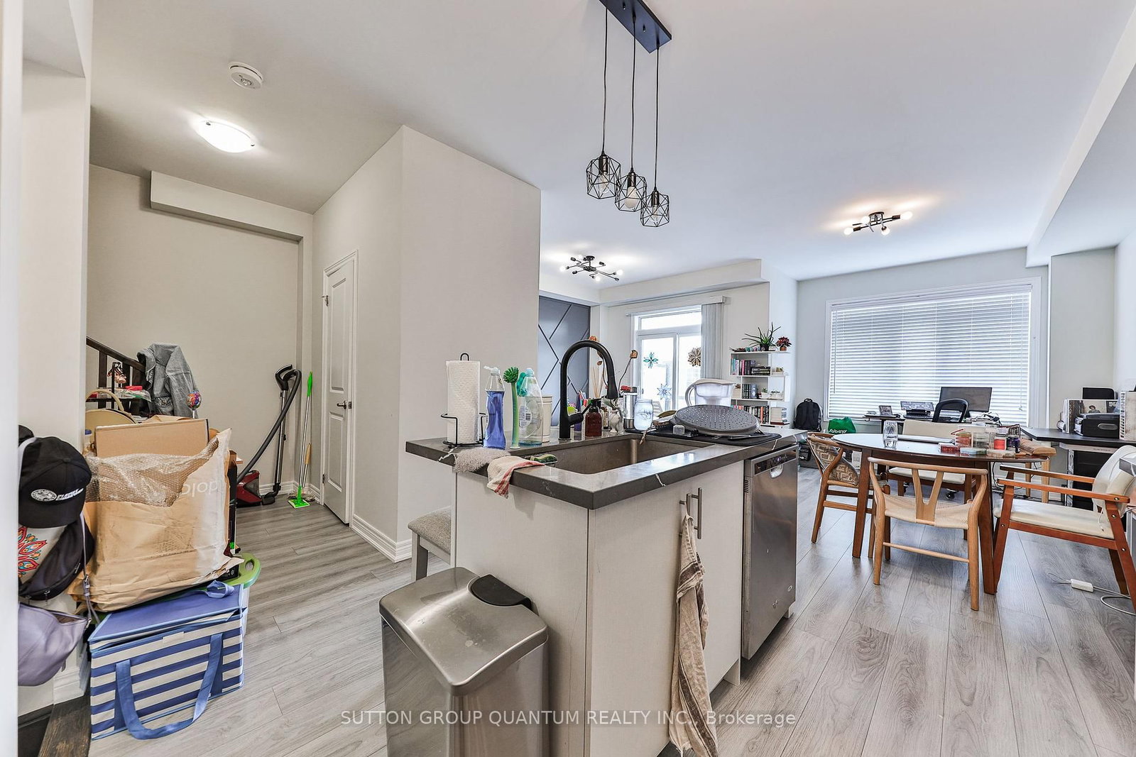 Townhouse leased at 9-40 Zinfandel Drive, Hamilton, Ontario, L8E 0L1 - Winona - MLS: X12376445