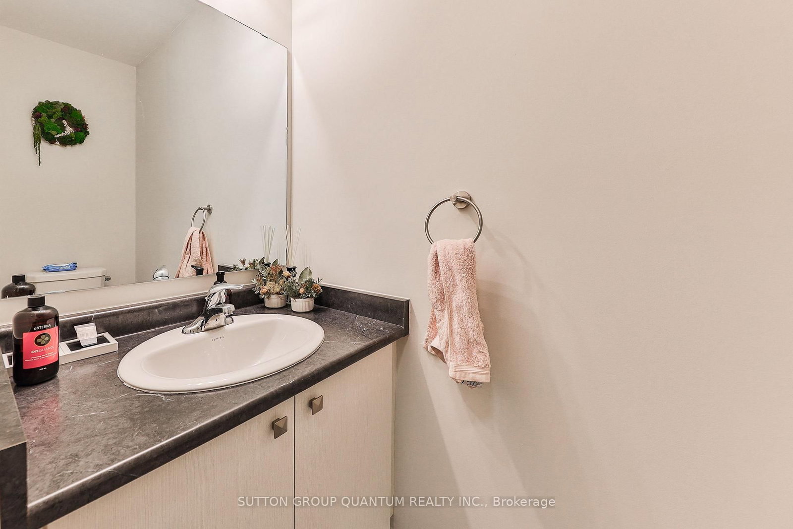 Townhouse leased at 9-40 Zinfandel Drive, Hamilton, Ontario, L8E 0L1 - Winona - MLS: X12376445