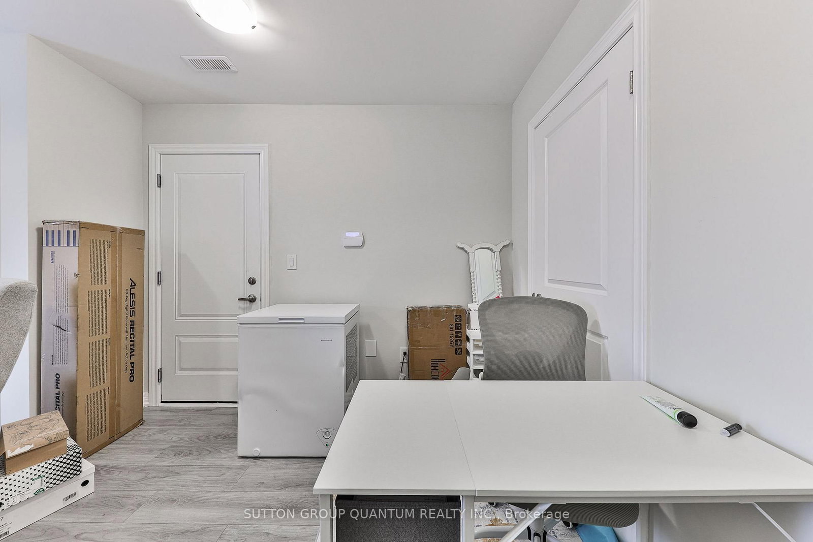 Townhouse leased at 9-40 Zinfandel Drive, Hamilton, Ontario, L8E 0L1 - Winona - MLS: X12376445