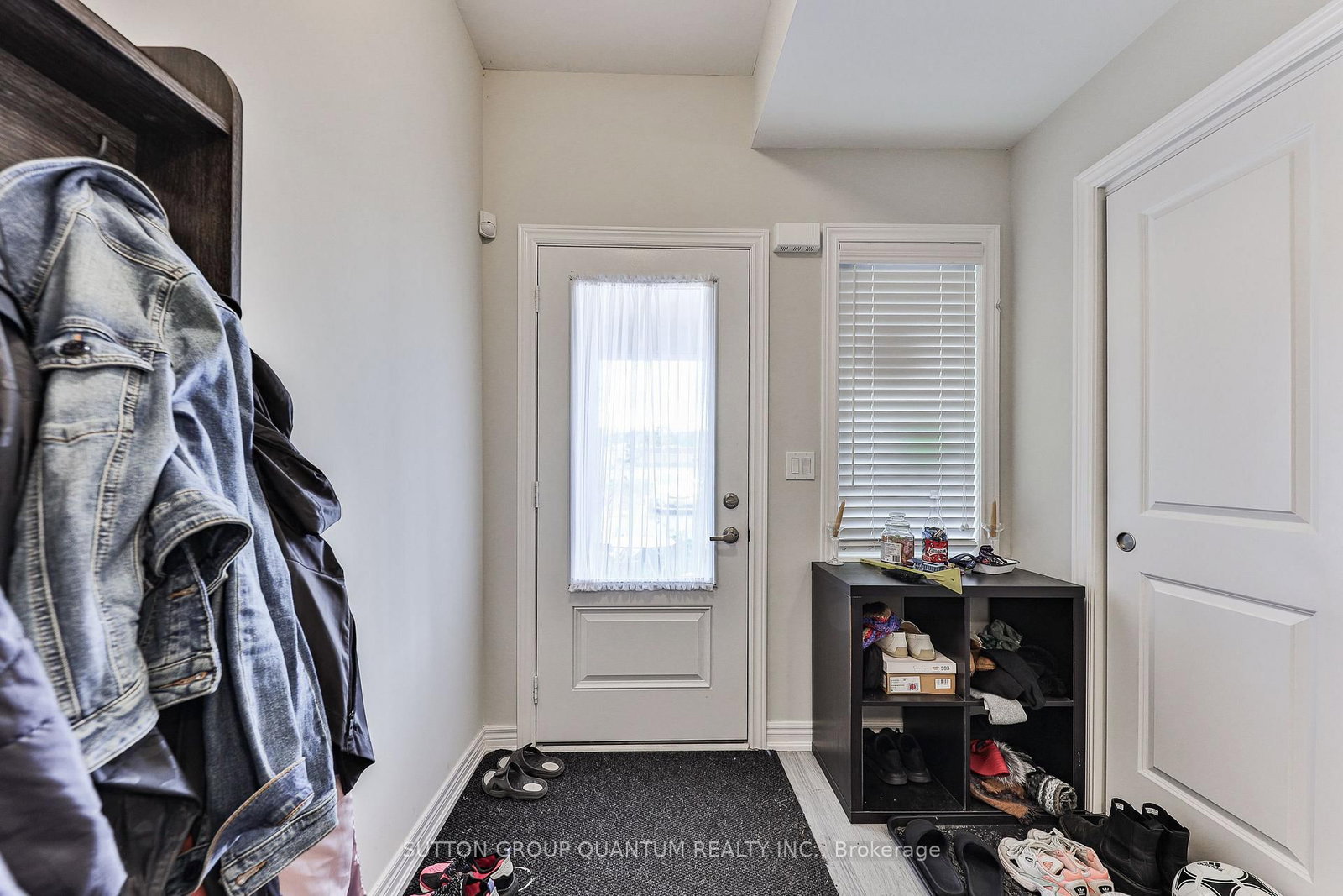 Townhouse leased at 9-40 Zinfandel Drive, Hamilton, Ontario, L8E 0L1 - Winona - MLS: X12376445