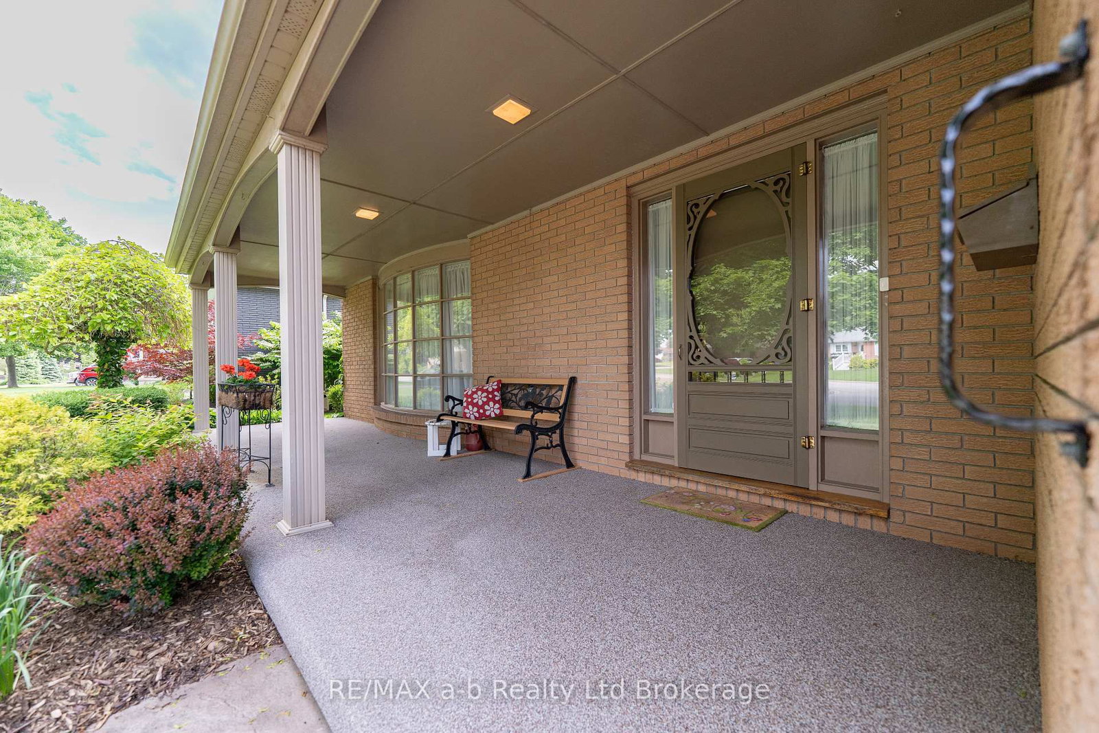 Listing Image 4