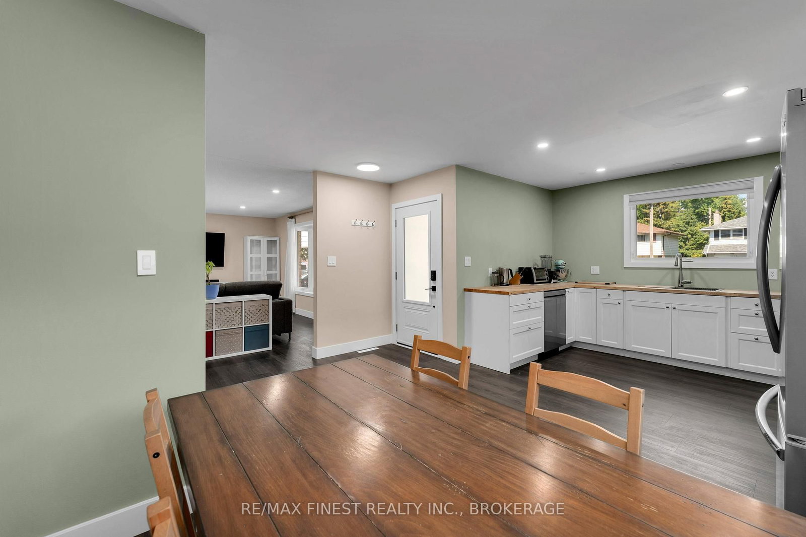 Listing Image 11