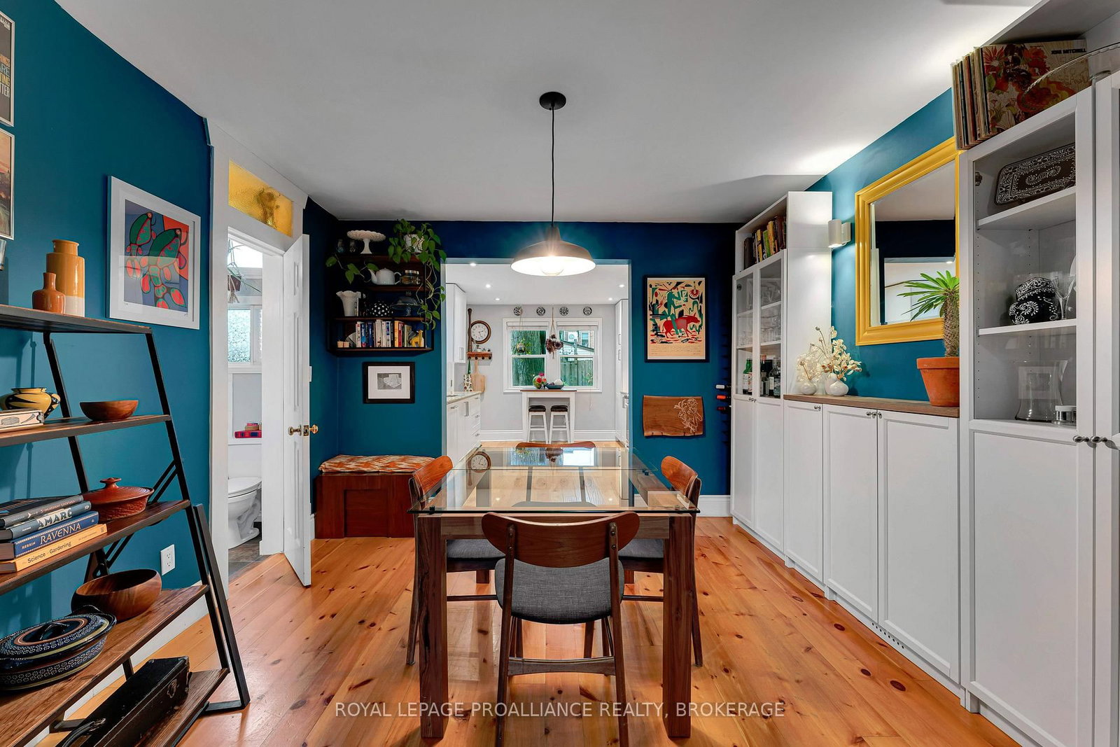 Listing Image 11