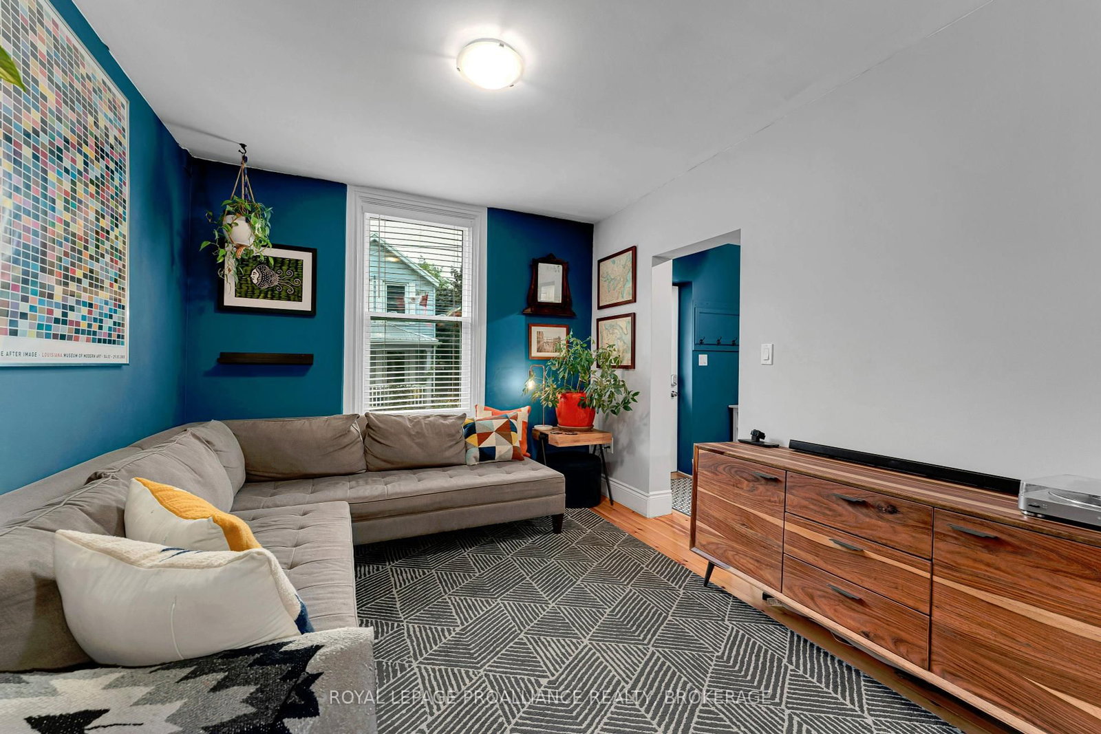 Listing Image 6