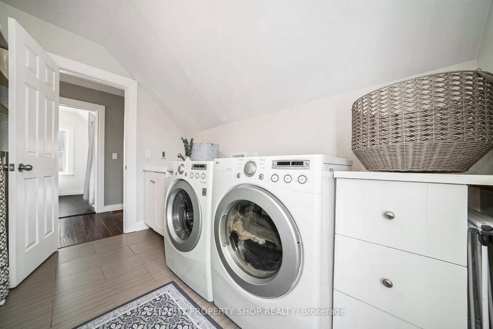 Listing Image 20