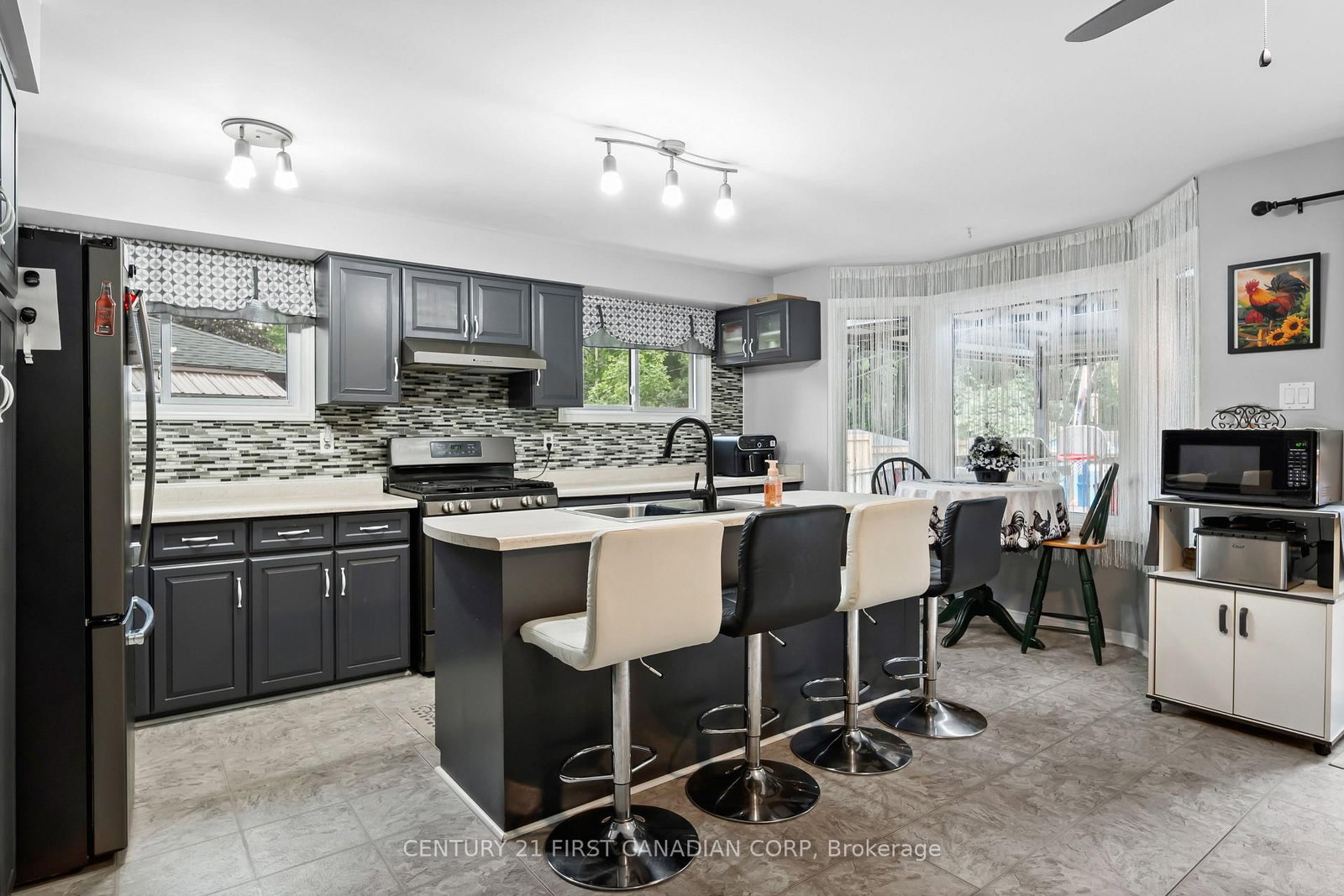 Listing Image 10