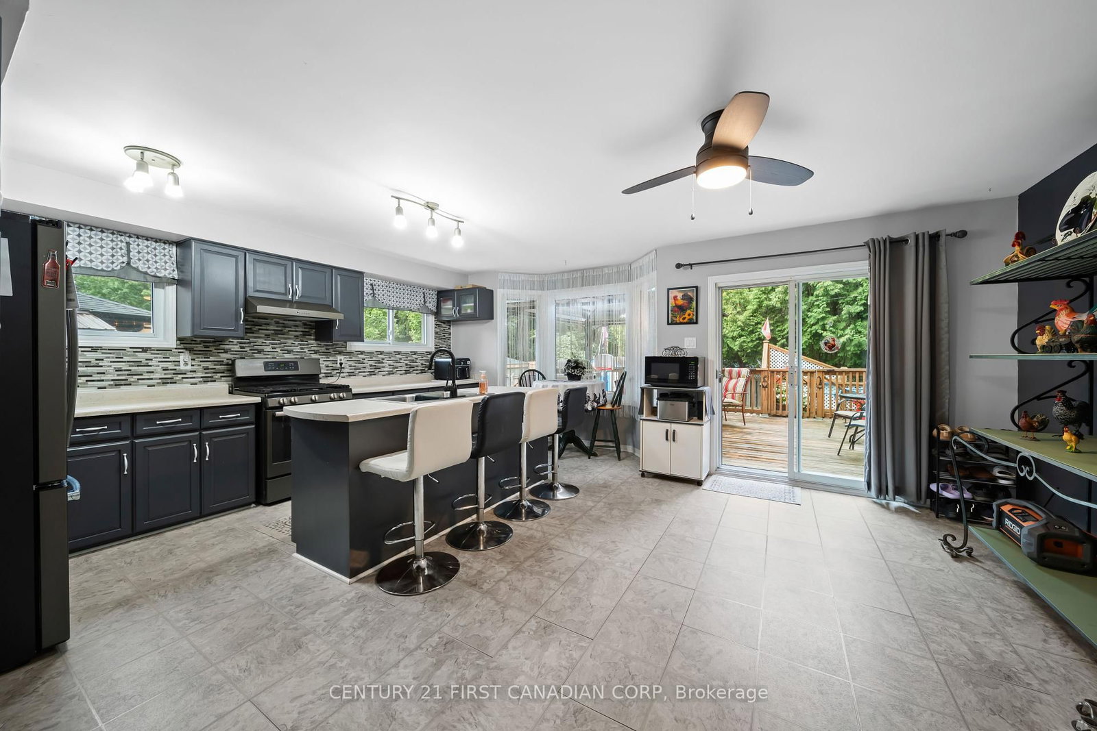 Listing Image 11