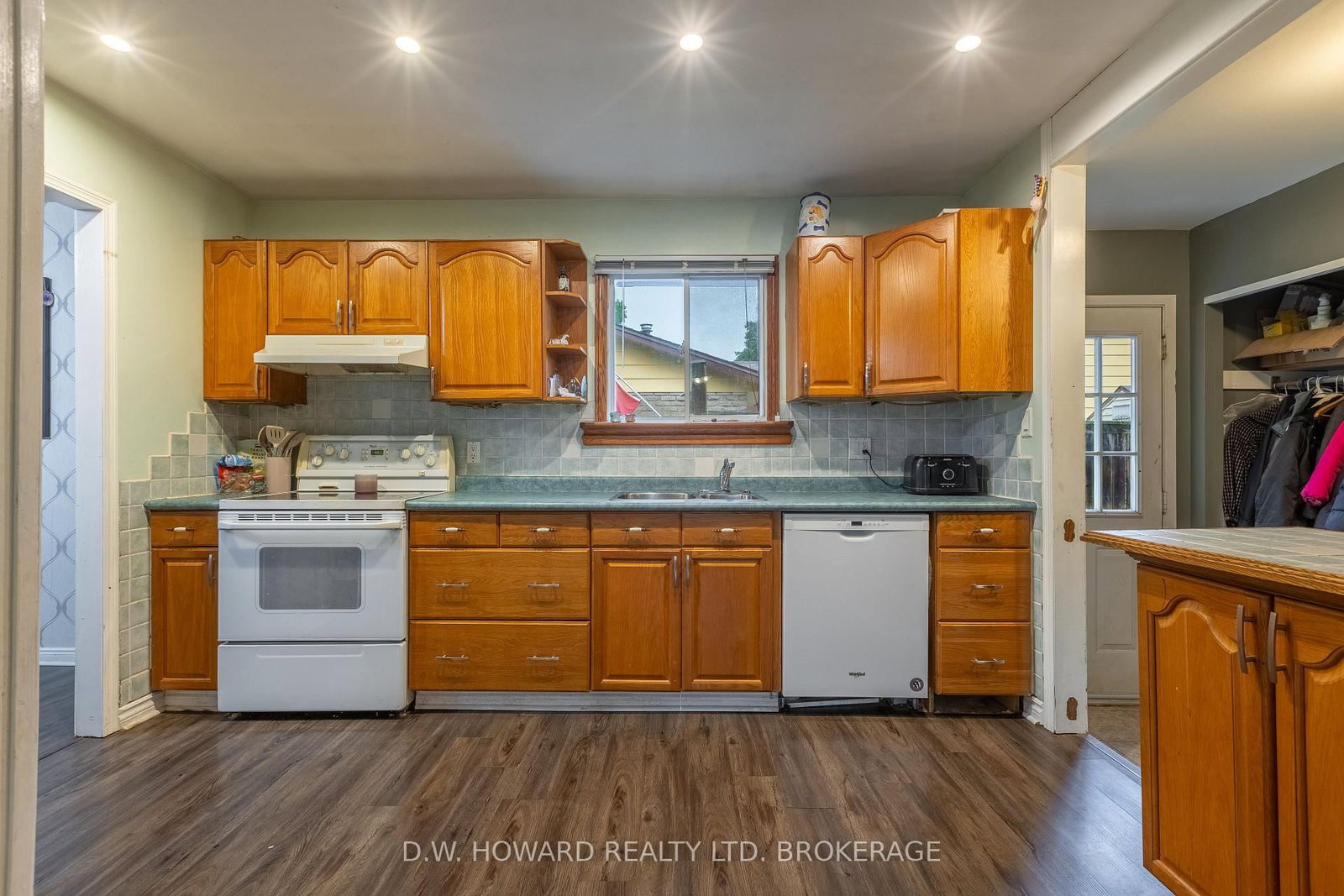 Listing Image 10