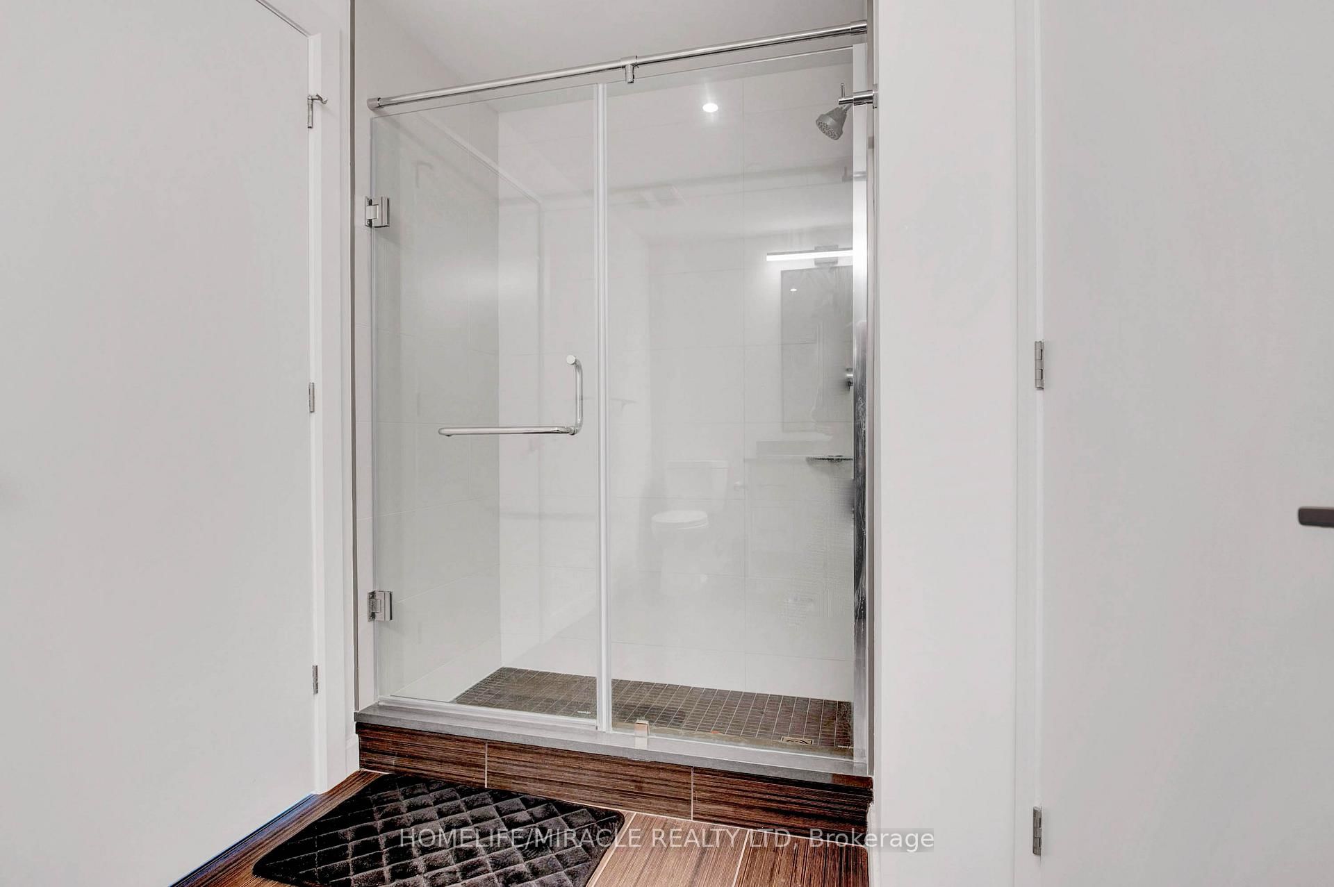 741 King Street W, Unit 401