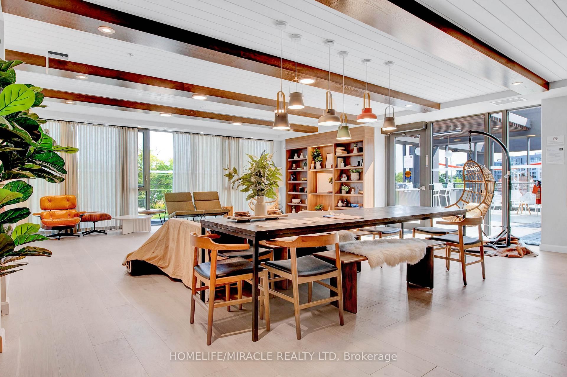 741 King Street W, Unit 401