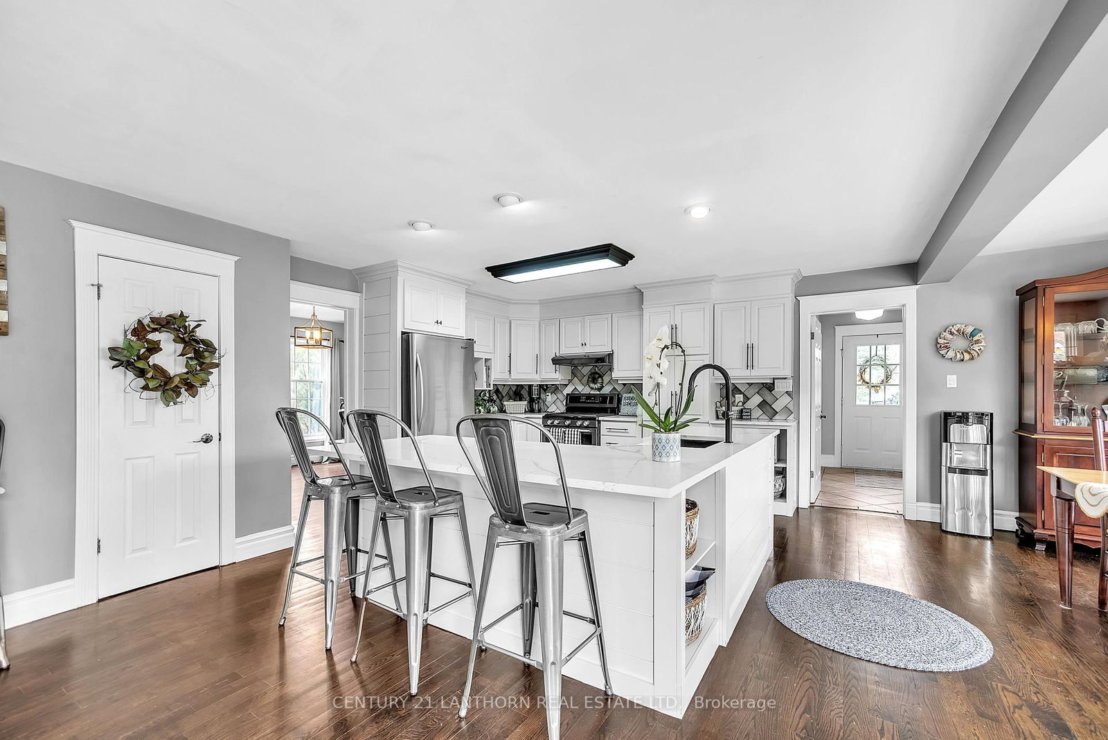 Listing Image 14