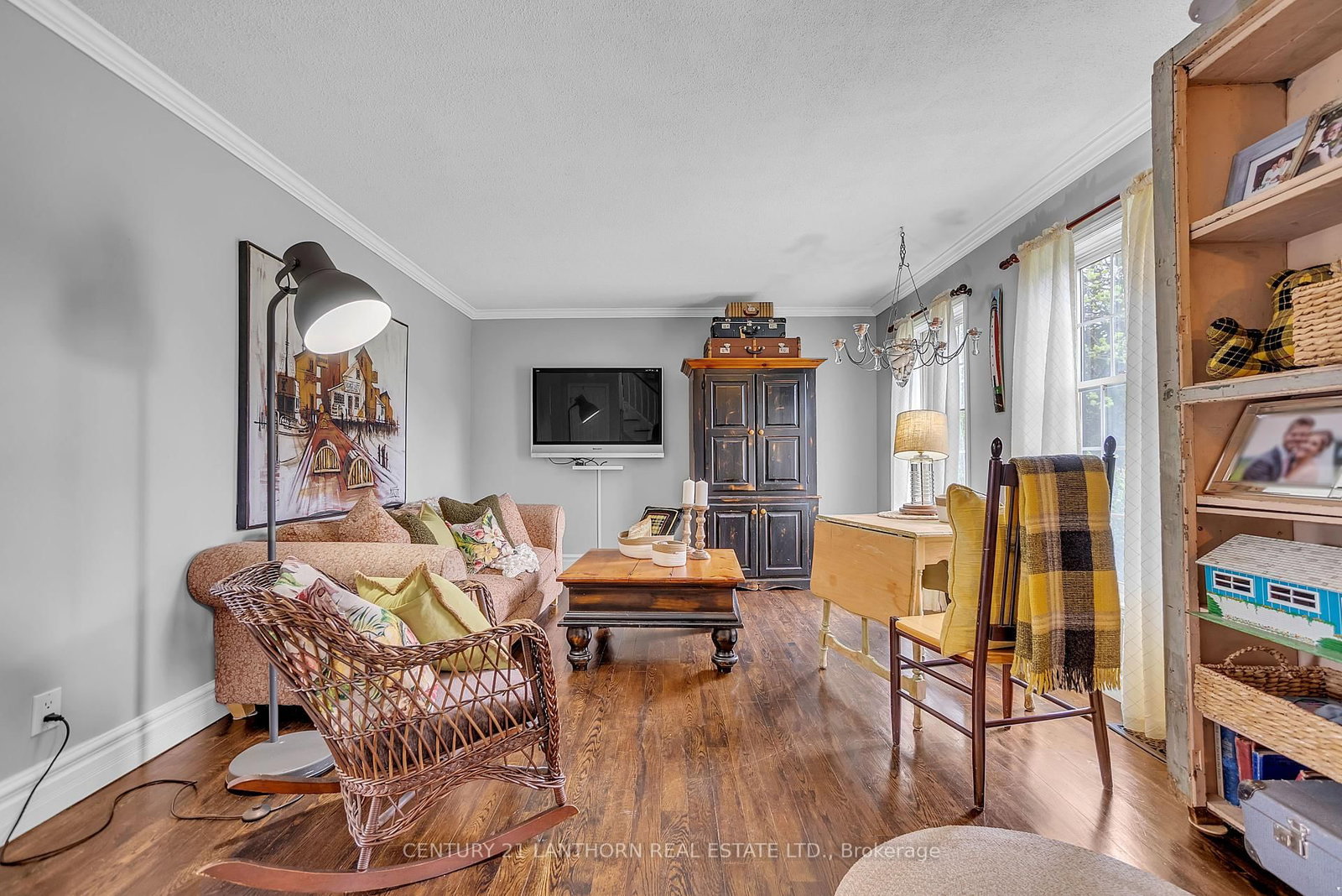 Listing Image 8