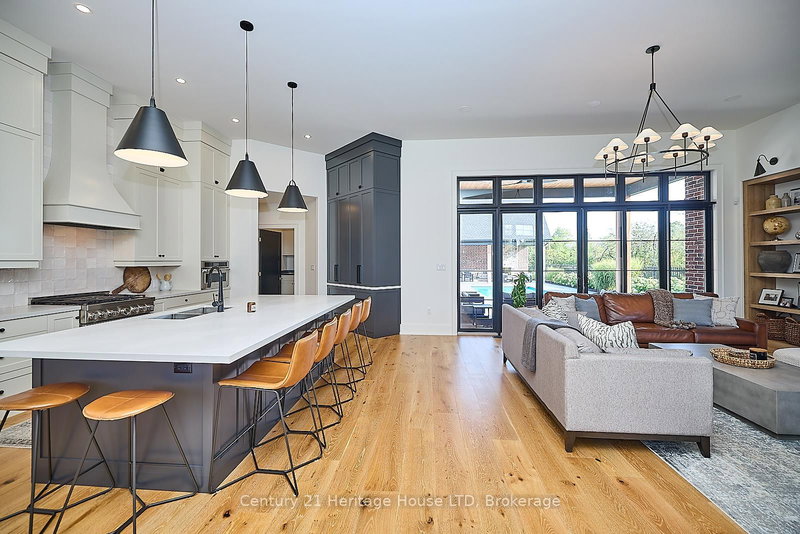 1716 Rebecca St, Fort Erie, L2A 5M4 | Image 3