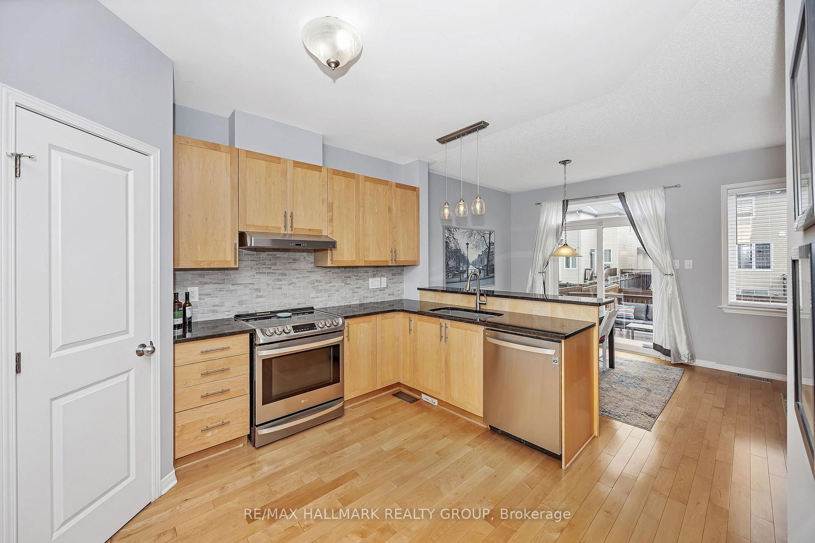 Listing Image 15
