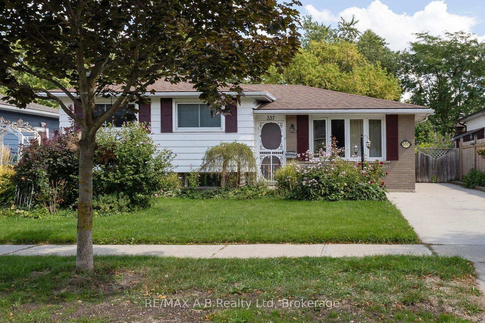 Listing photo 2