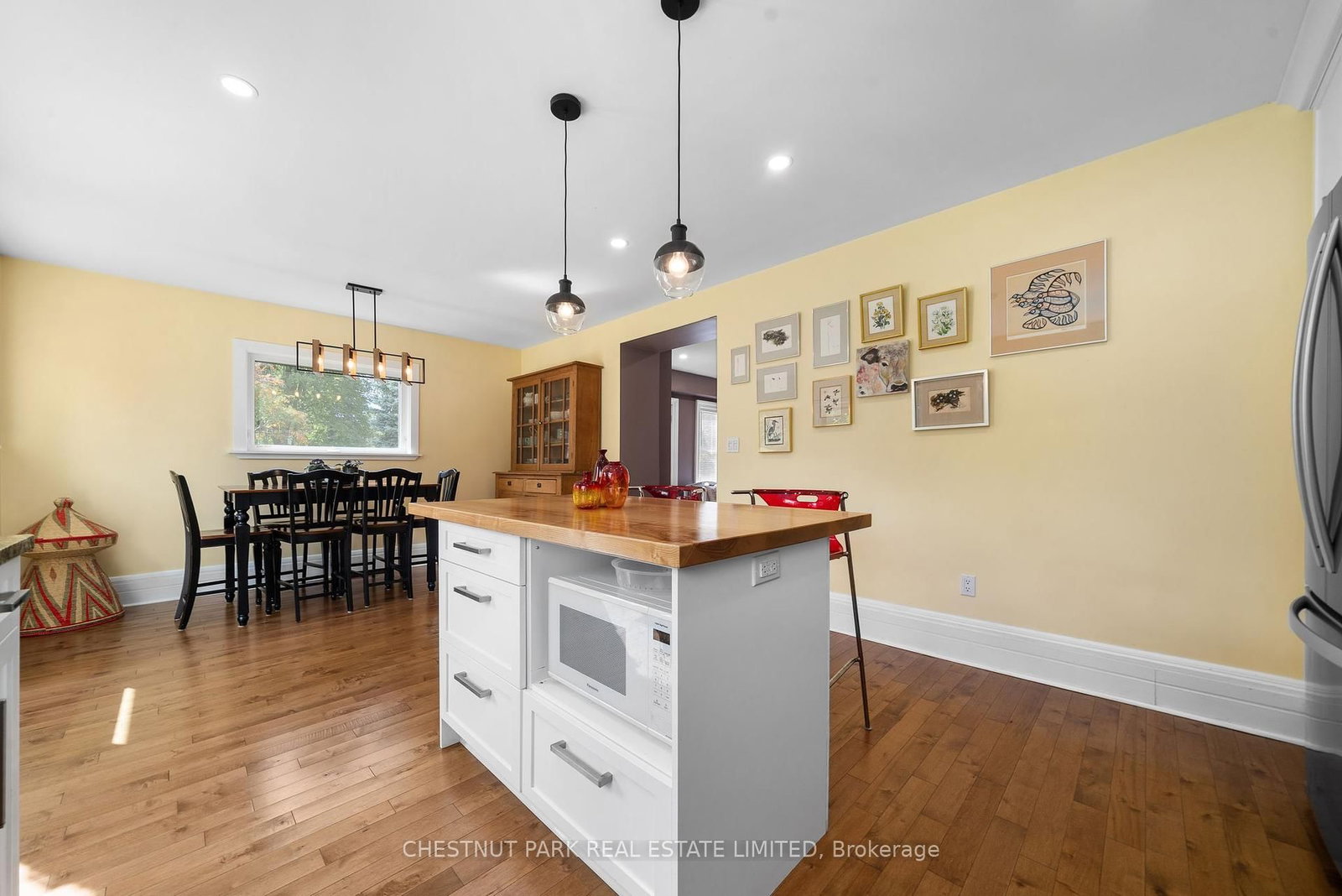 Listing Image 18