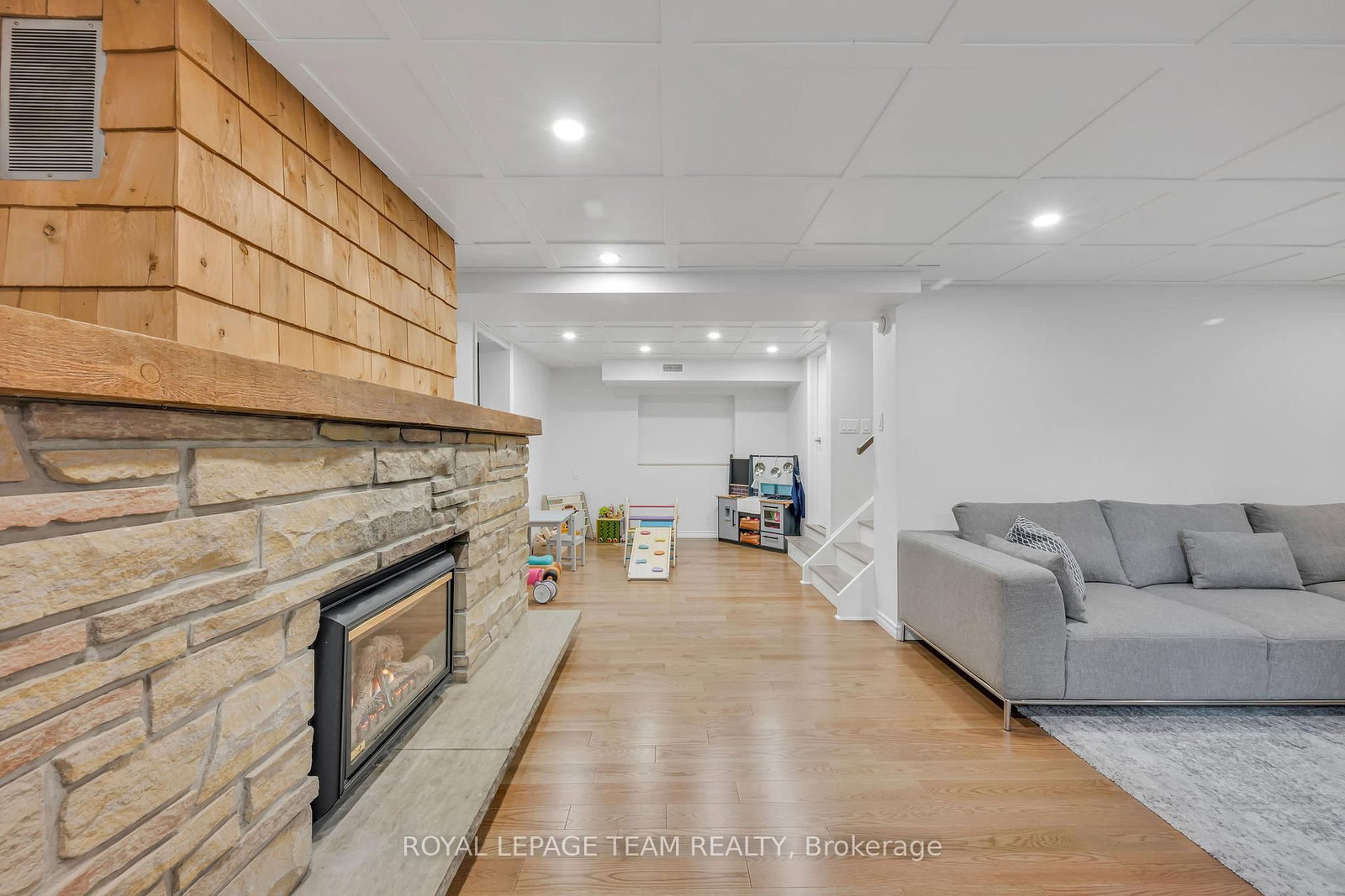 Listing Image 42