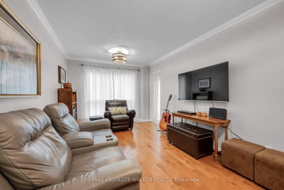 757 Clearcrest Crescent — photo 6