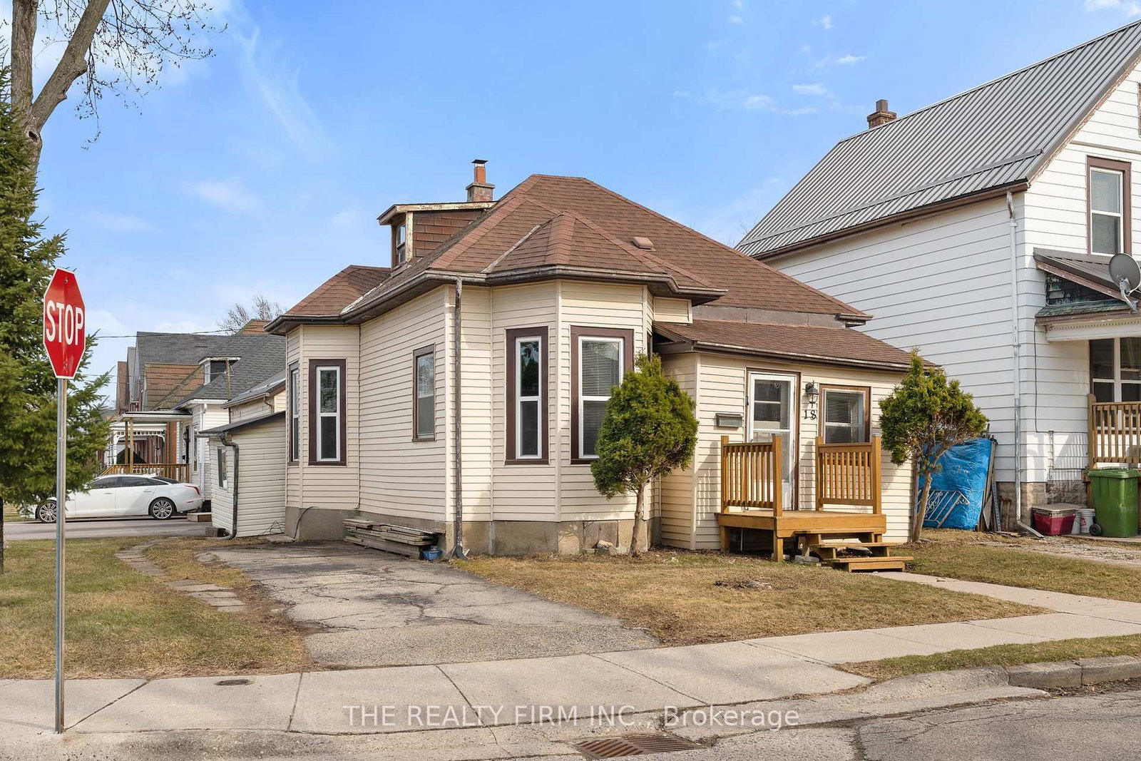 Listing photo 2