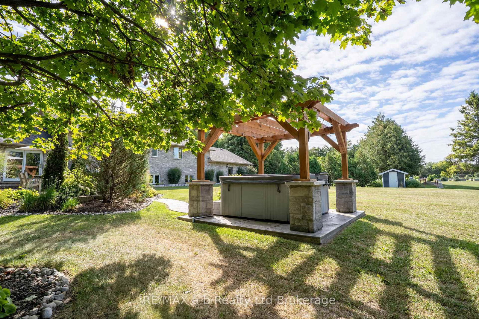 Listing Image 8