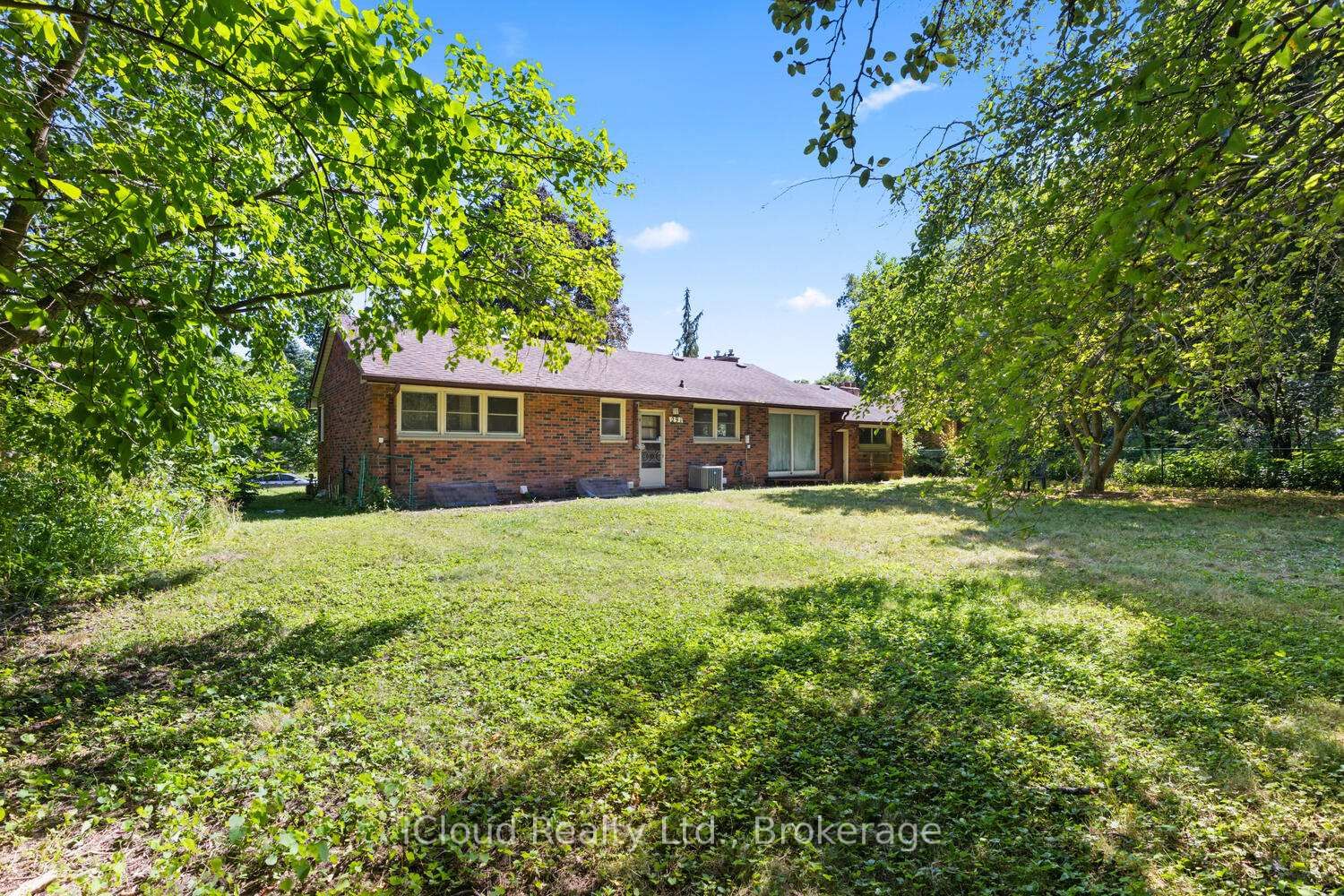 Detached House sold at 291 NEVILLE Drive, London North, Ontario, N6G 1C3 - North K - MLS: X12377876