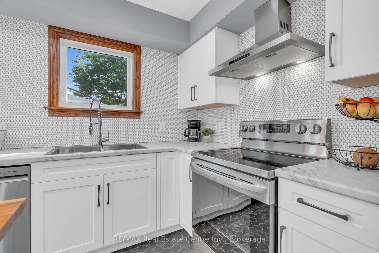 Detached House sold at 21 Burwell Road, Stratford, Ontario, N5A 7R2 - Stratford - MLS: X12377907