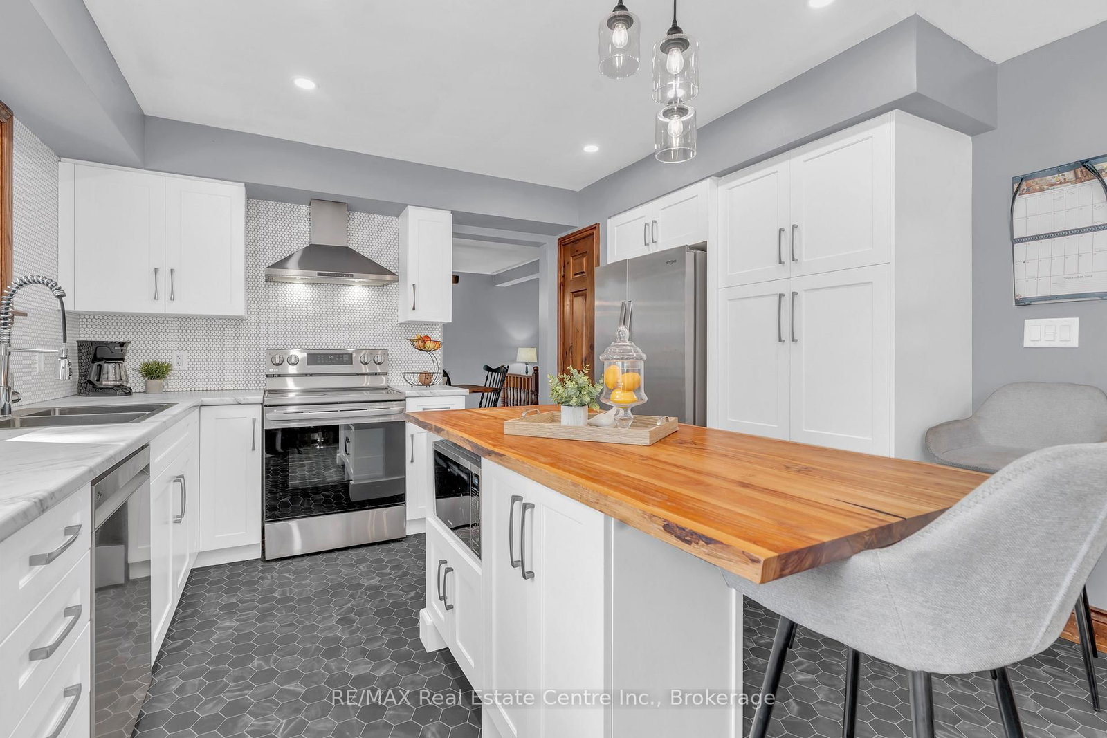Detached House sold at 21 Burwell Road, Stratford, Ontario, N5A 7R2 - Stratford - MLS: X12377907