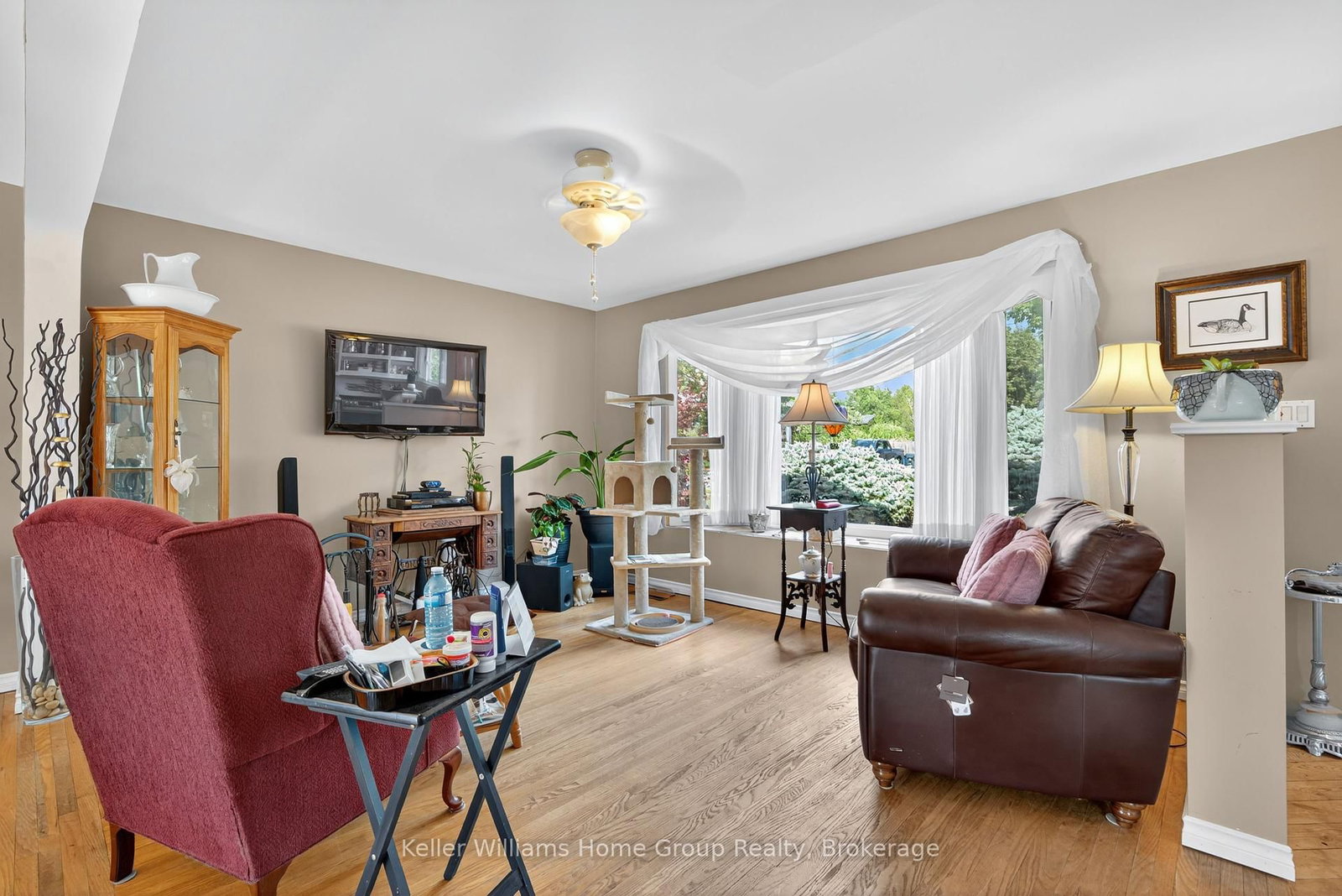 Listing Image 4