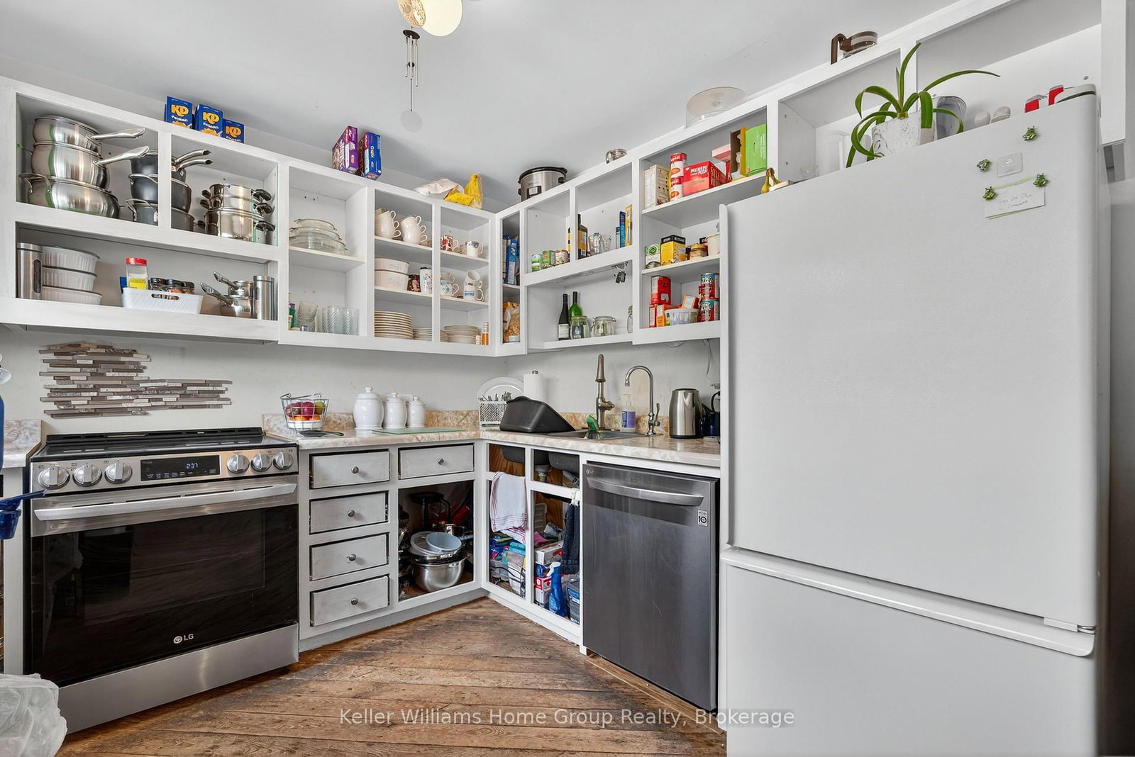 Listing Image 8